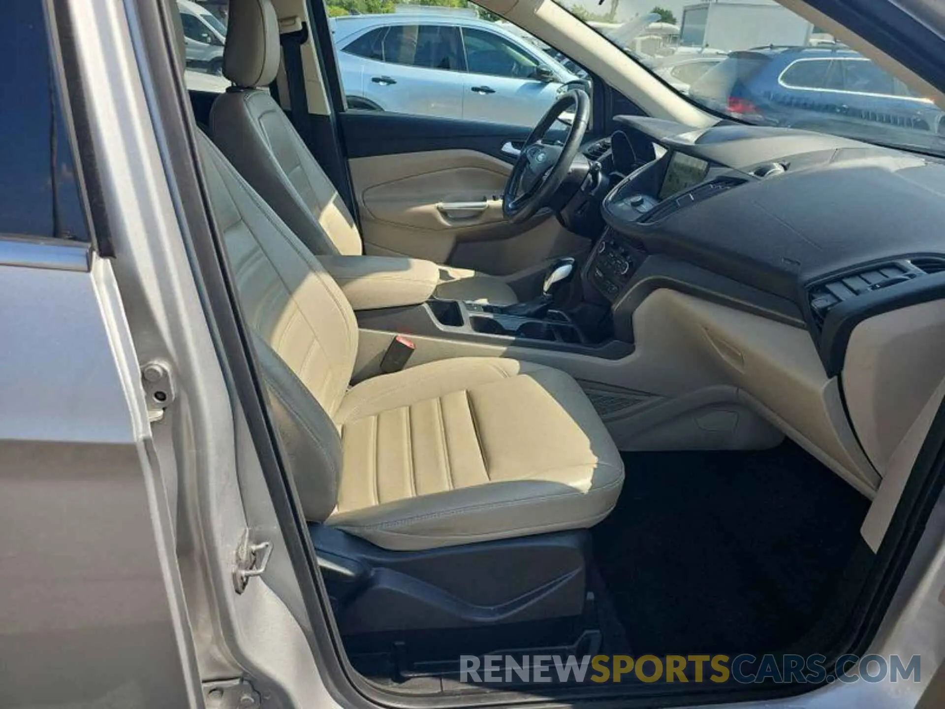 11 Photograph of a damaged car 1FMCU9HD9KUA65577 FORD ESCAPE 2019