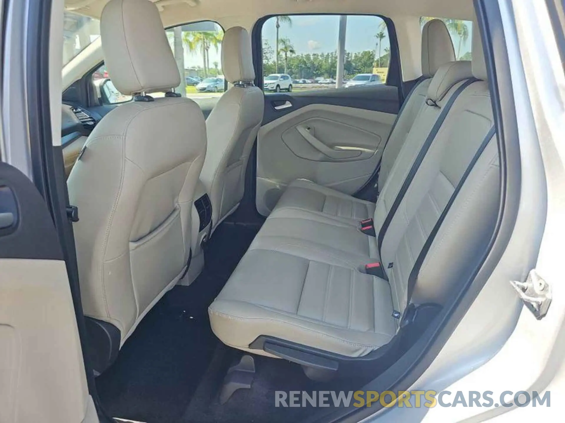 17 Photograph of a damaged car 1FMCU9HD9KUA65577 FORD ESCAPE 2019