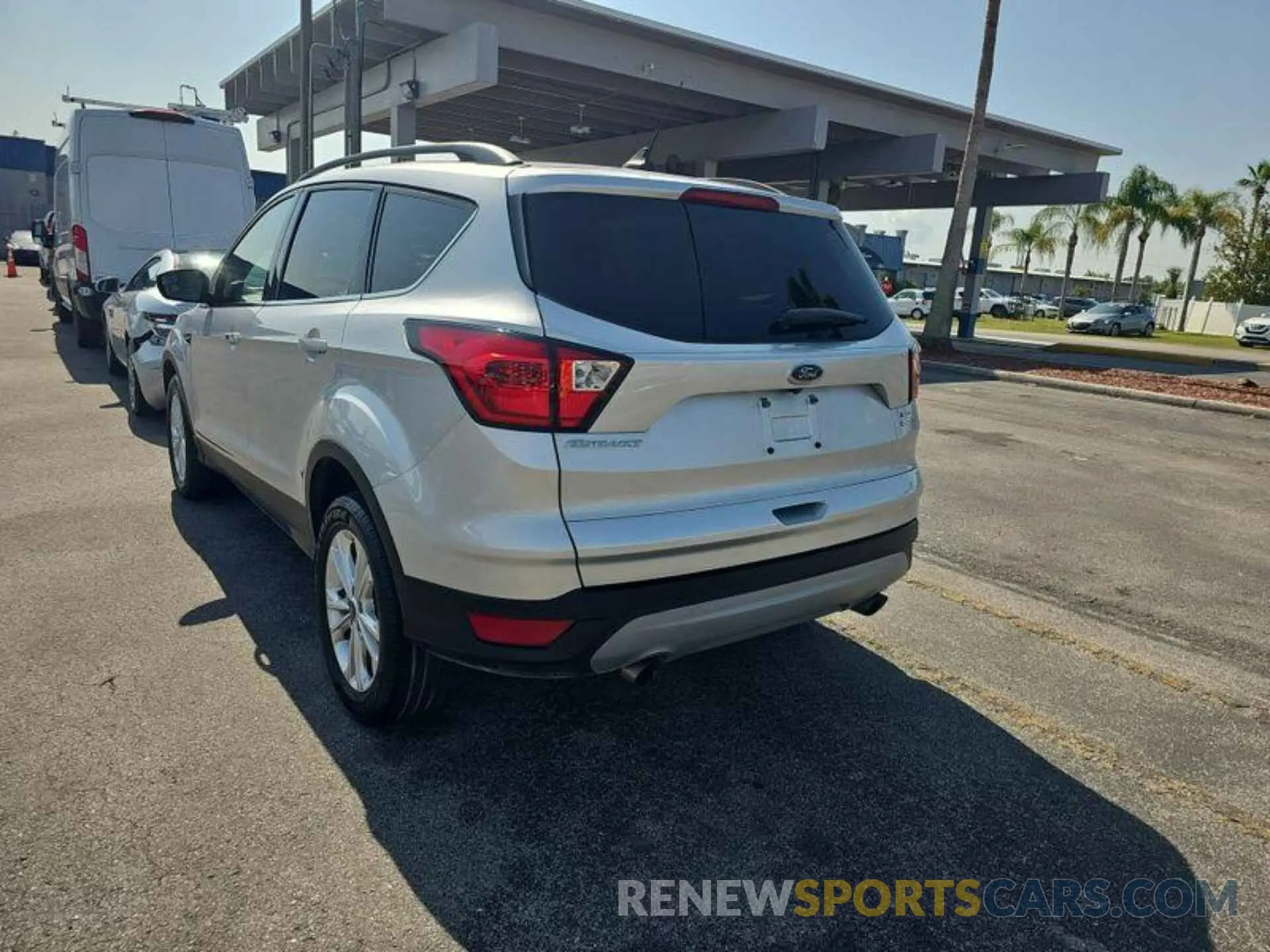 6 Photograph of a damaged car 1FMCU9HD9KUA65577 FORD ESCAPE 2019