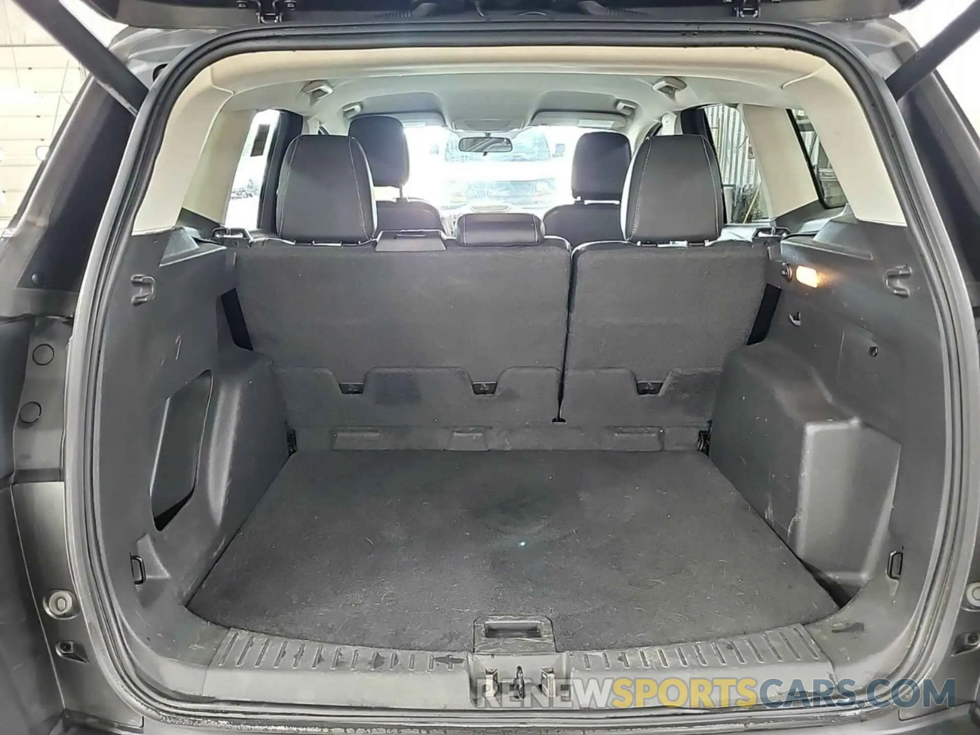 31 Photograph of a damaged car 1FMCU9HD9KUA65692 FORD ESCAPE 2019
