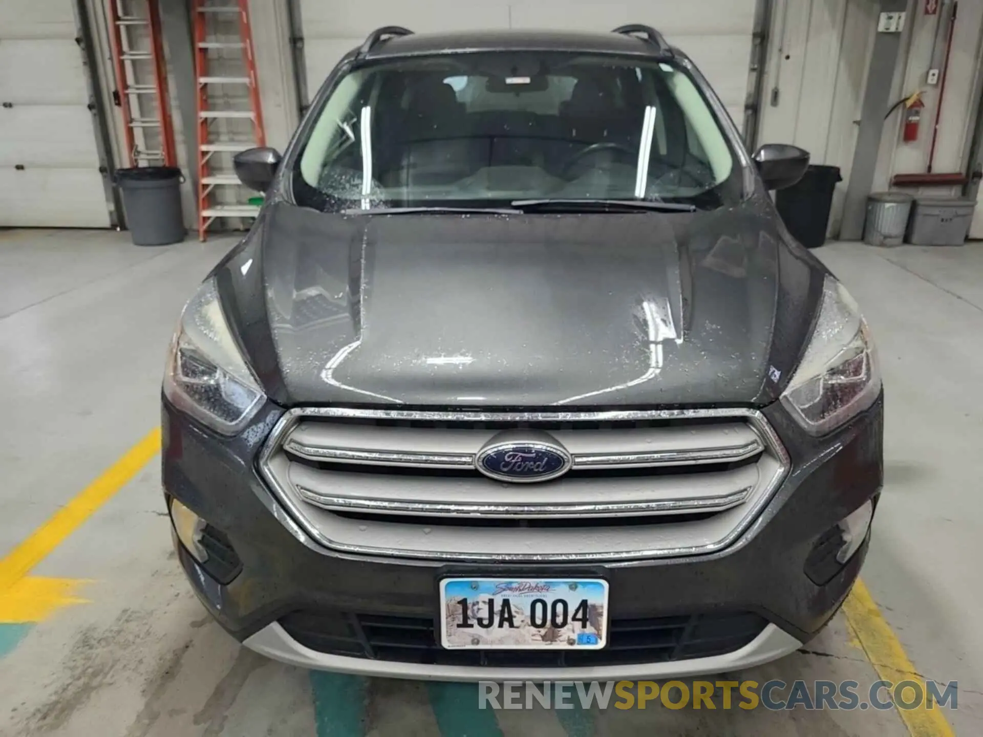 33 Photograph of a damaged car 1FMCU9HD9KUA65692 FORD ESCAPE 2019