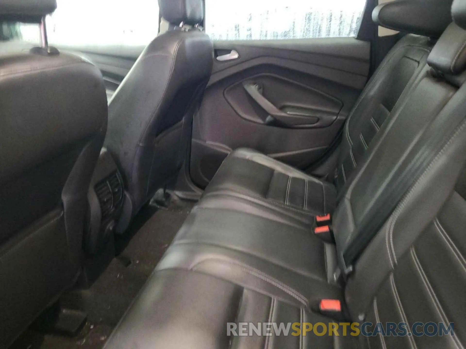 5 Photograph of a damaged car 1FMCU9HD9KUA65692 FORD ESCAPE 2019