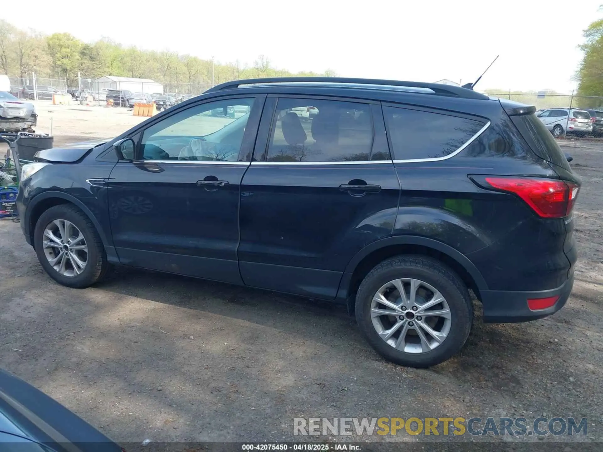 14 Photograph of a damaged car 1FMCU9HD9KUB14177 FORD ESCAPE 2019