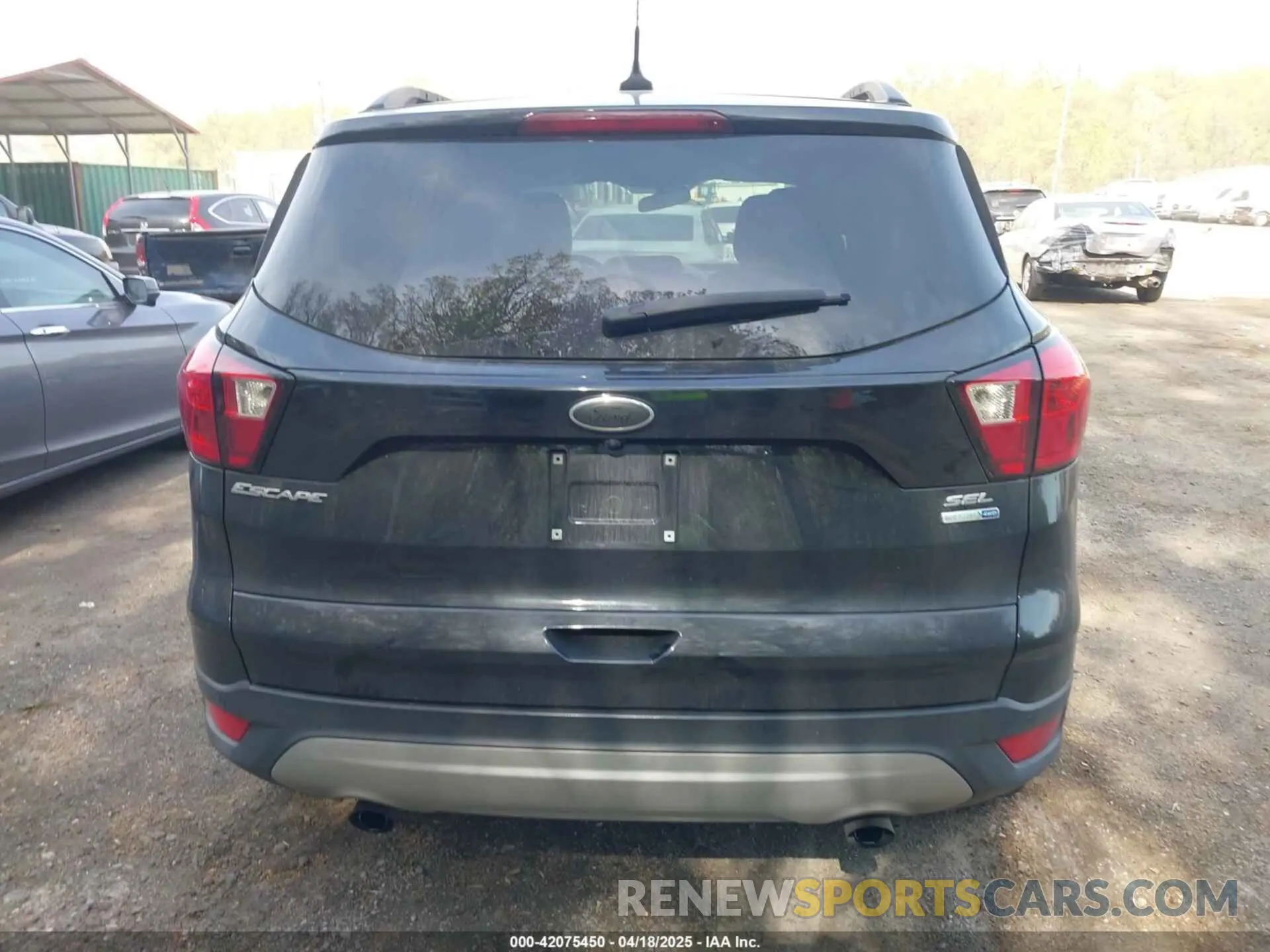 16 Photograph of a damaged car 1FMCU9HD9KUB14177 FORD ESCAPE 2019