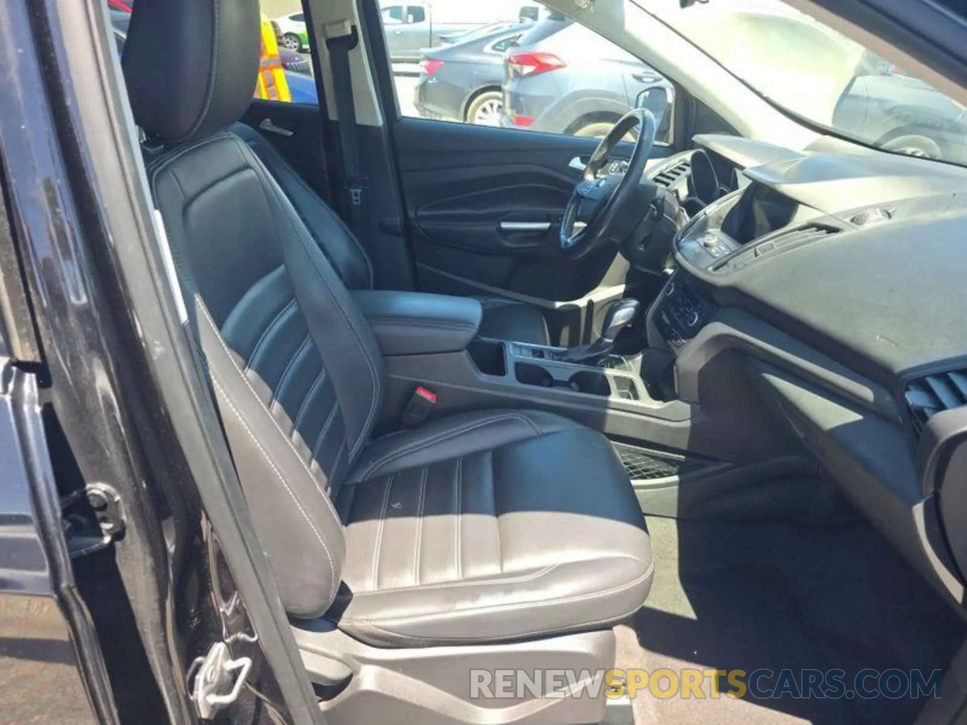 16 Photograph of a damaged car 1FMCU9HD9KUB15782 FORD ESCAPE 2019
