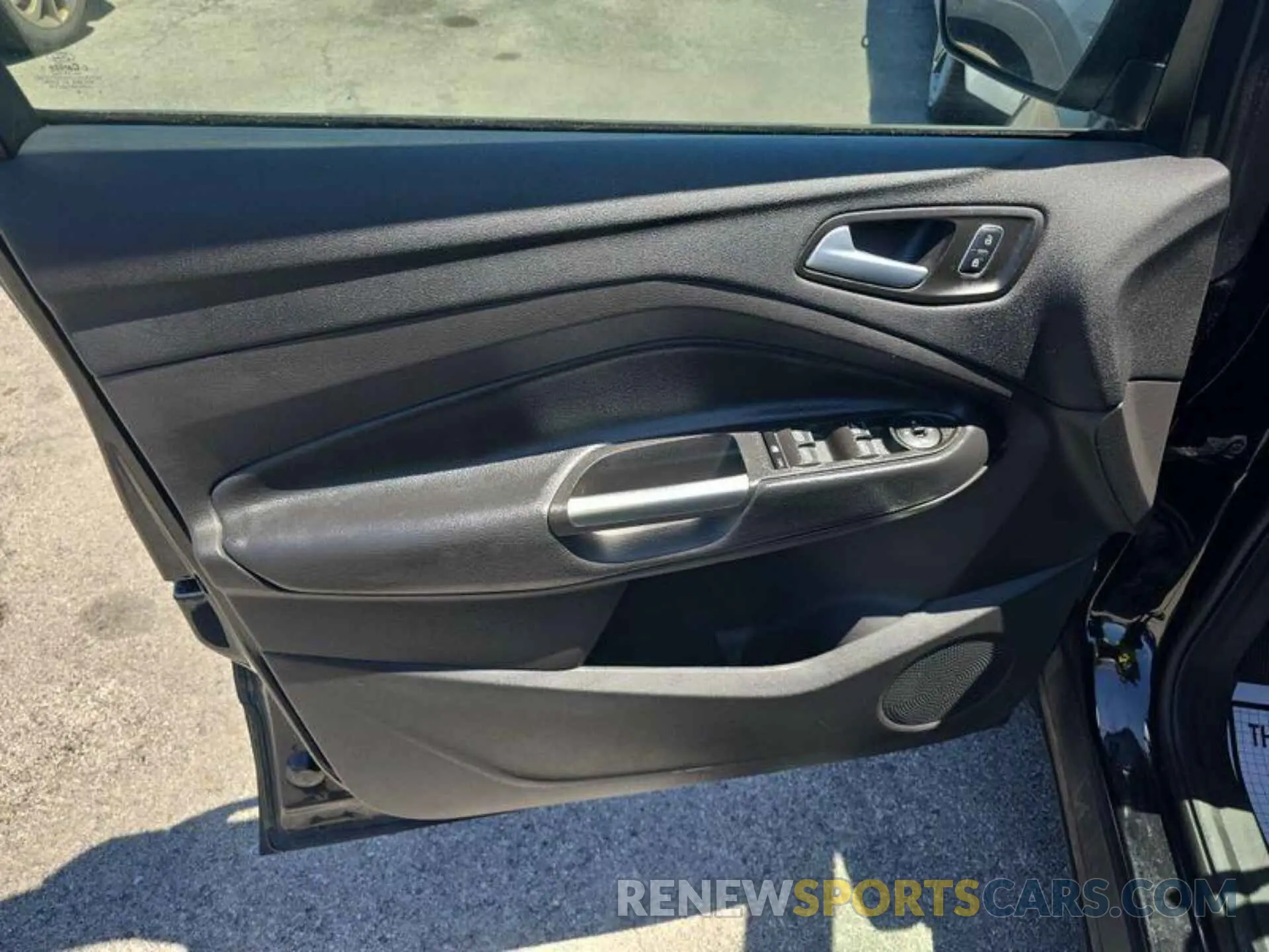 22 Photograph of a damaged car 1FMCU9HD9KUB15782 FORD ESCAPE 2019