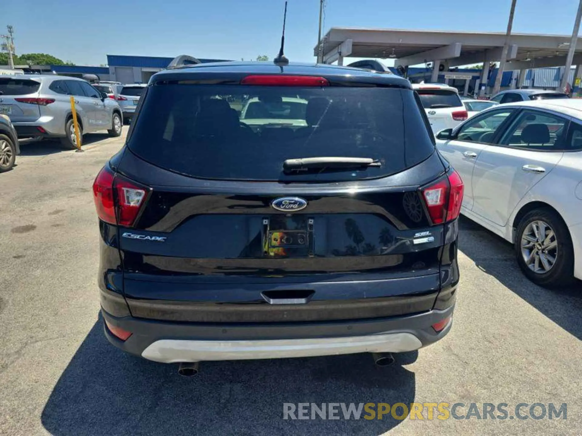 25 Photograph of a damaged car 1FMCU9HD9KUB15782 FORD ESCAPE 2019