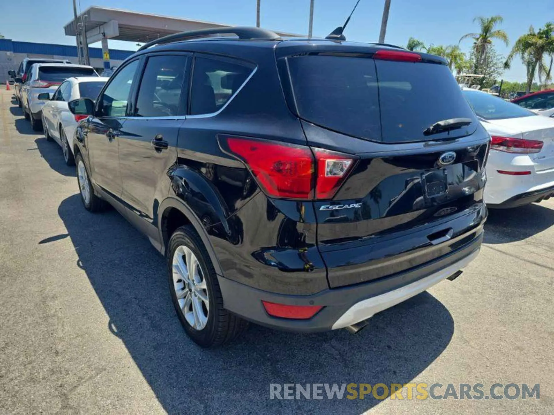 6 Photograph of a damaged car 1FMCU9HD9KUB15782 FORD ESCAPE 2019