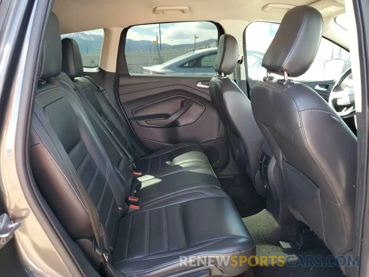 11 Photograph of a damaged car 1FMCU9HD9KUB62231 FORD ESCAPE 2019