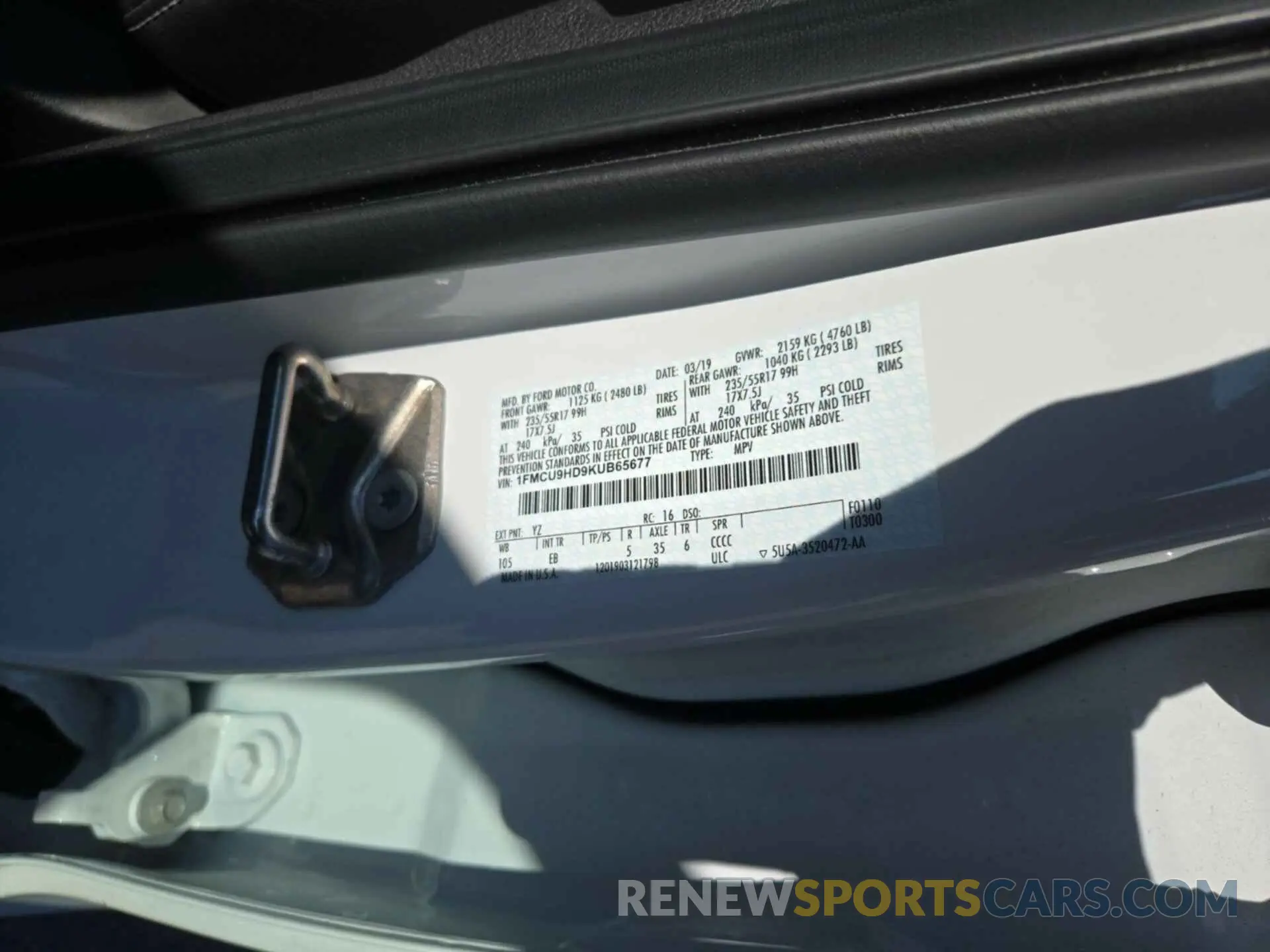 1 Photograph of a damaged car 1FMCU9HD9KUB65677 FORD ESCAPE 2019
