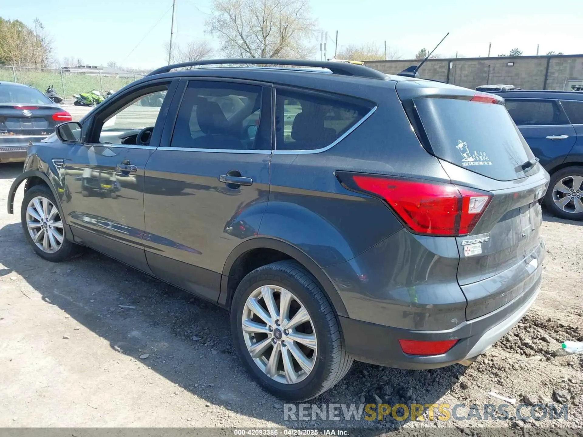 3 Photograph of a damaged car 1FMCU9HD9KUB73827 FORD ESCAPE 2019