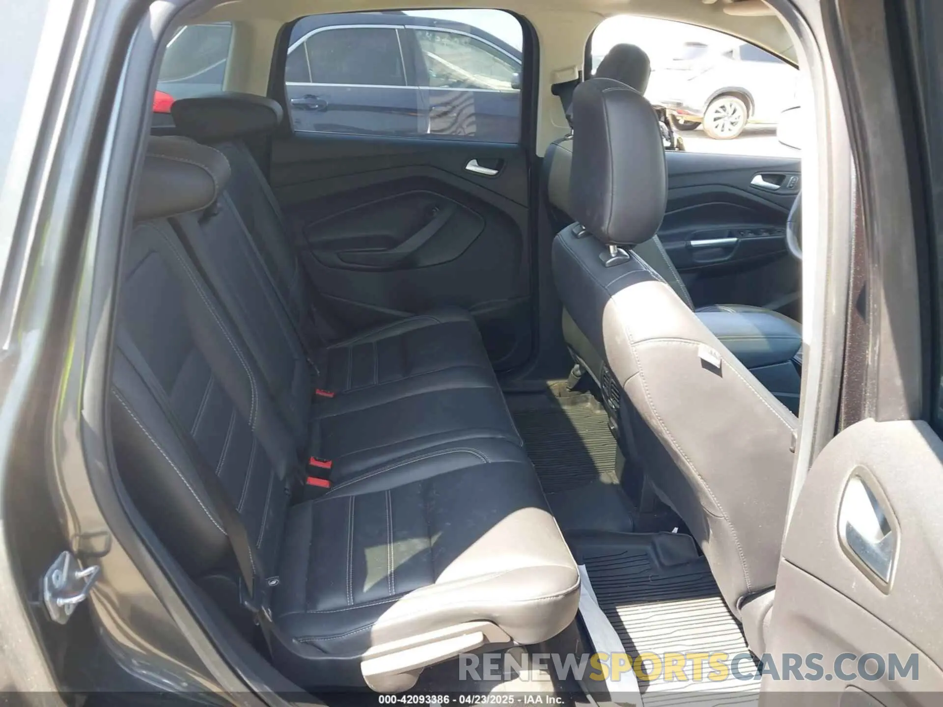 8 Photograph of a damaged car 1FMCU9HD9KUB73827 FORD ESCAPE 2019