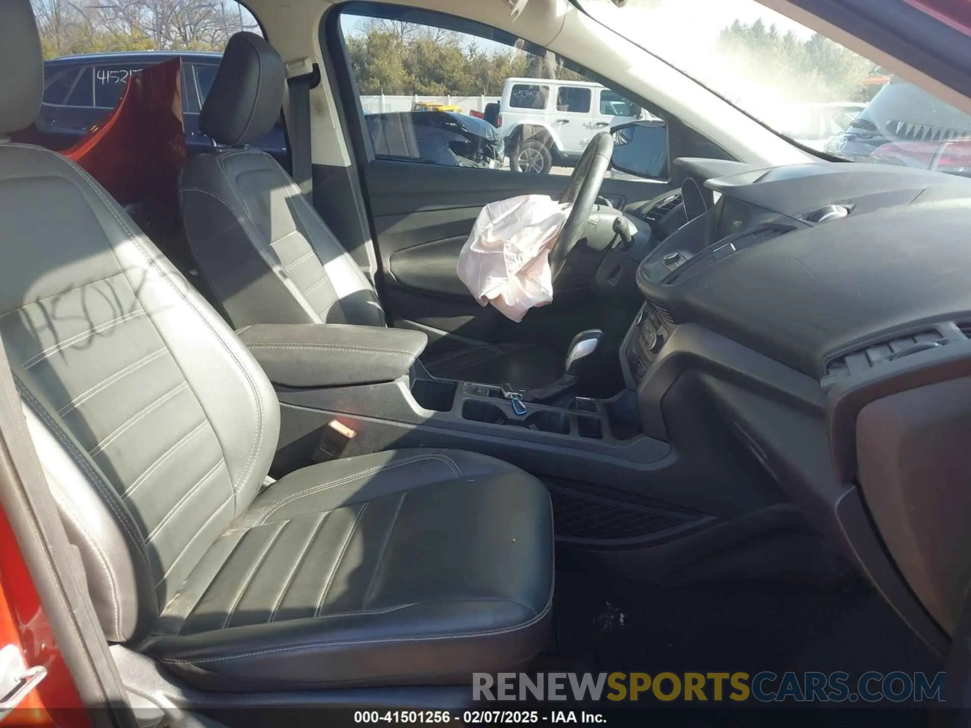 5 Photograph of a damaged car 1FMCU9HD9KUC01755 FORD ESCAPE 2019