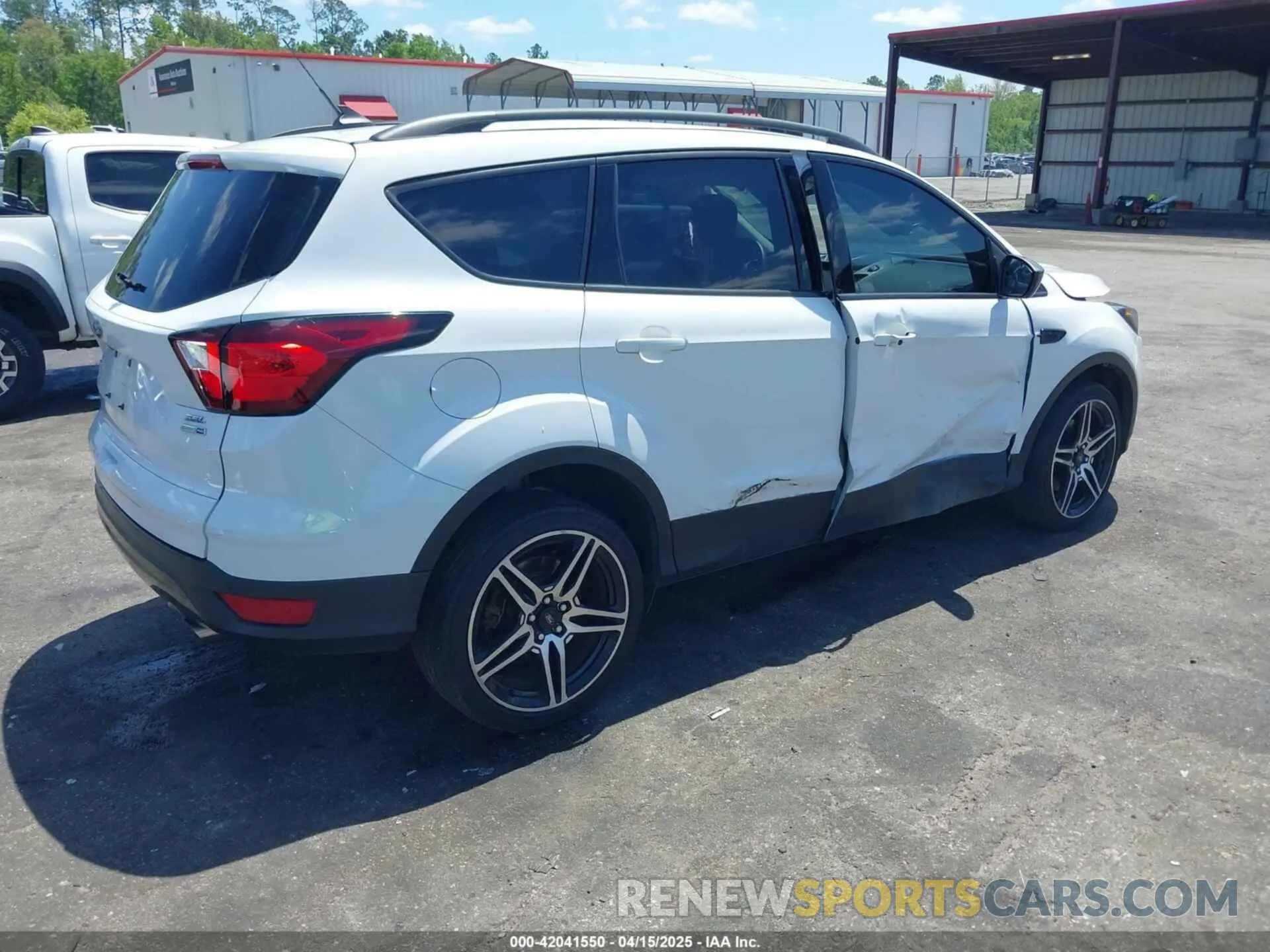 4 Photograph of a damaged car 1FMCU9HD9KUC56674 FORD ESCAPE 2019