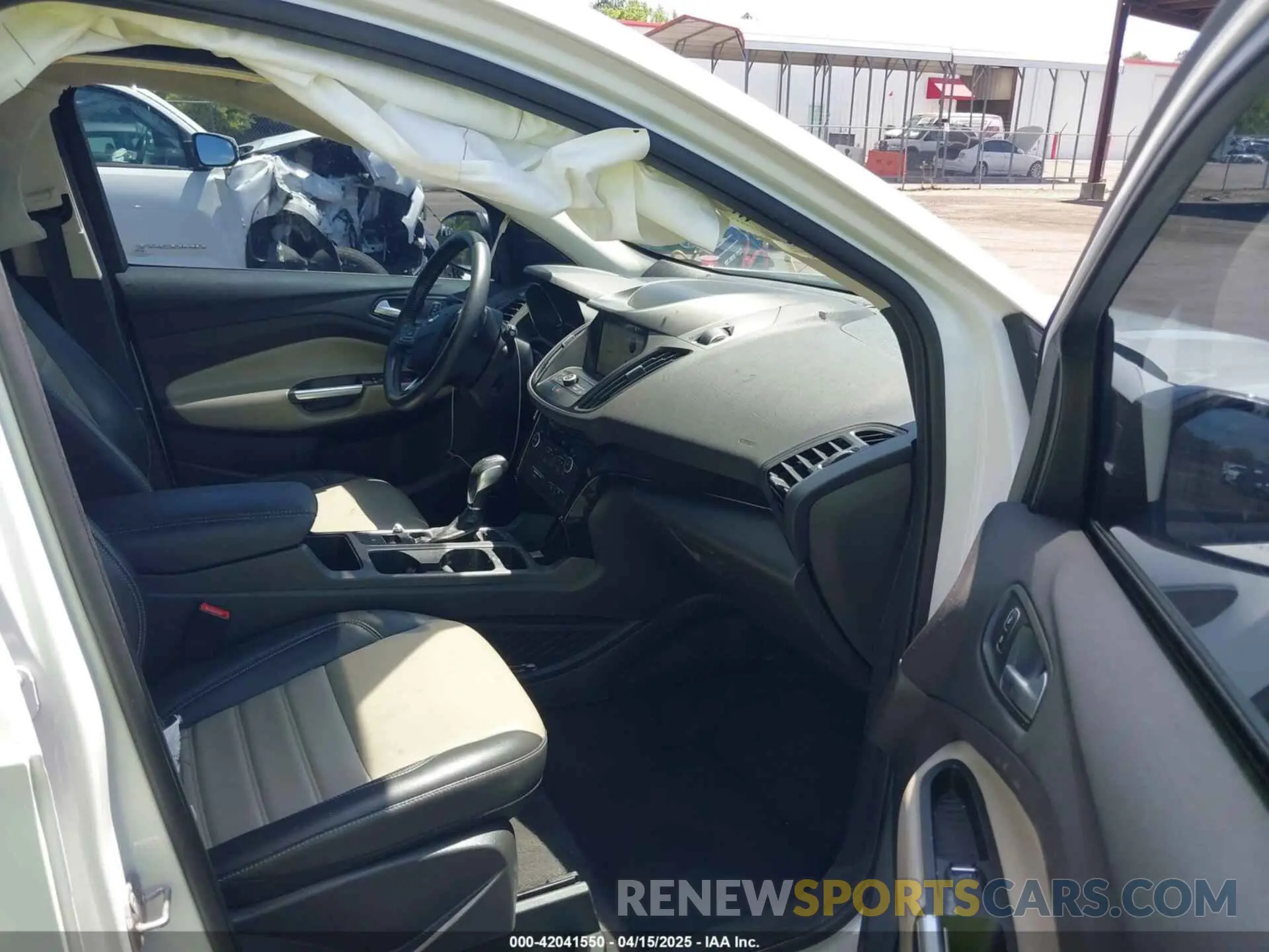 5 Photograph of a damaged car 1FMCU9HD9KUC56674 FORD ESCAPE 2019