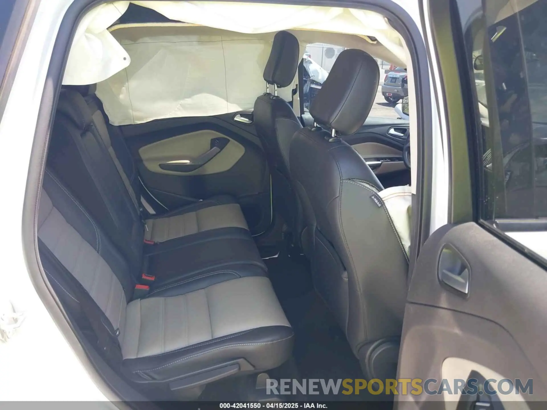 8 Photograph of a damaged car 1FMCU9HD9KUC56674 FORD ESCAPE 2019