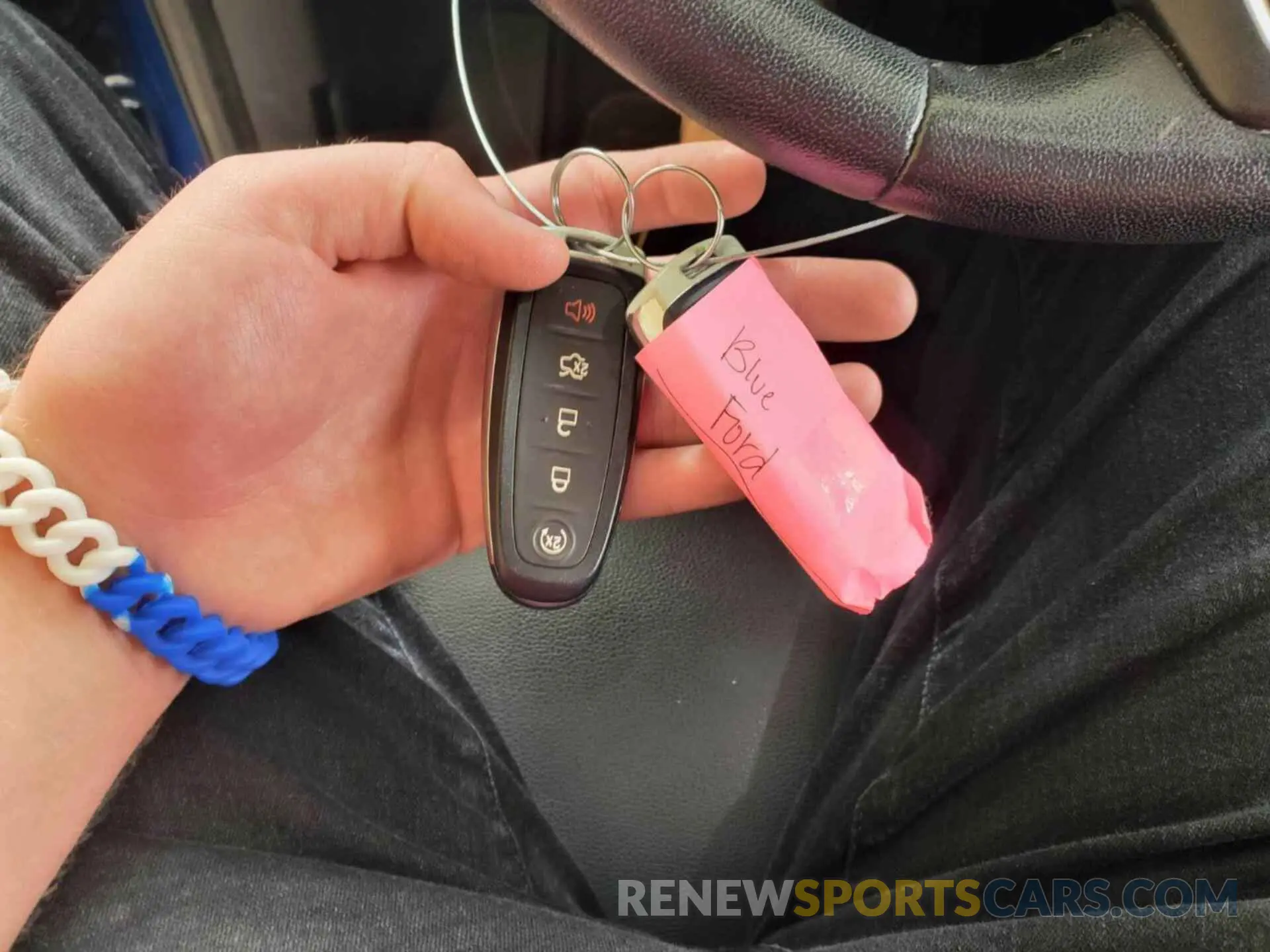 21 Photograph of a damaged car 1FMCU9HDXKUB11854 FORD ESCAPE 2019