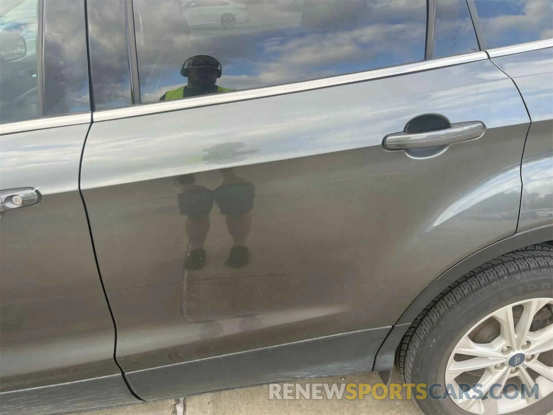 28 Photograph of a damaged car 1FMCU9HDXKUC07578 FORD ESCAPE 2019