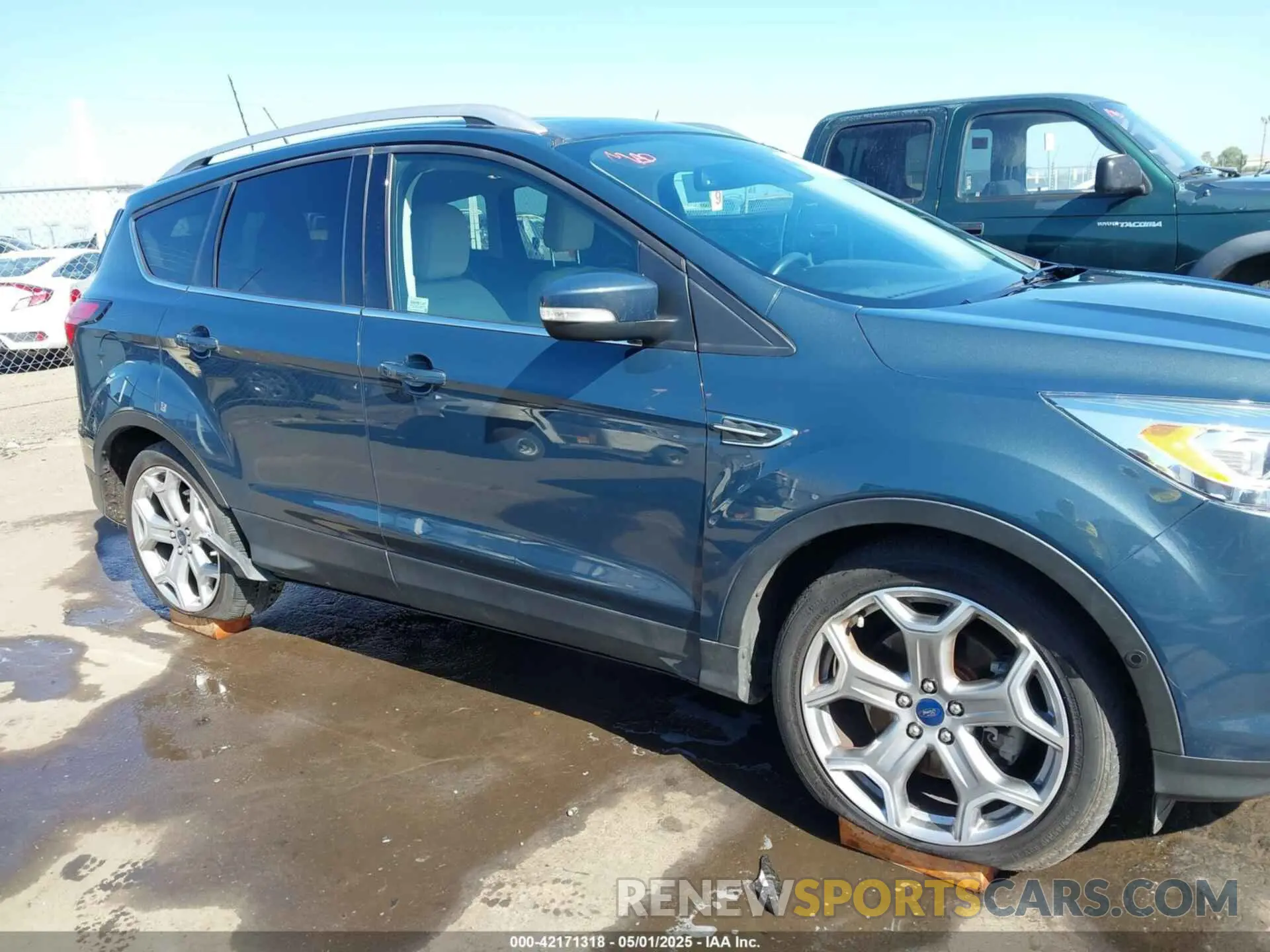 6 Photograph of a damaged car 1FMCU9J90KUB69249 FORD ESCAPE 2019