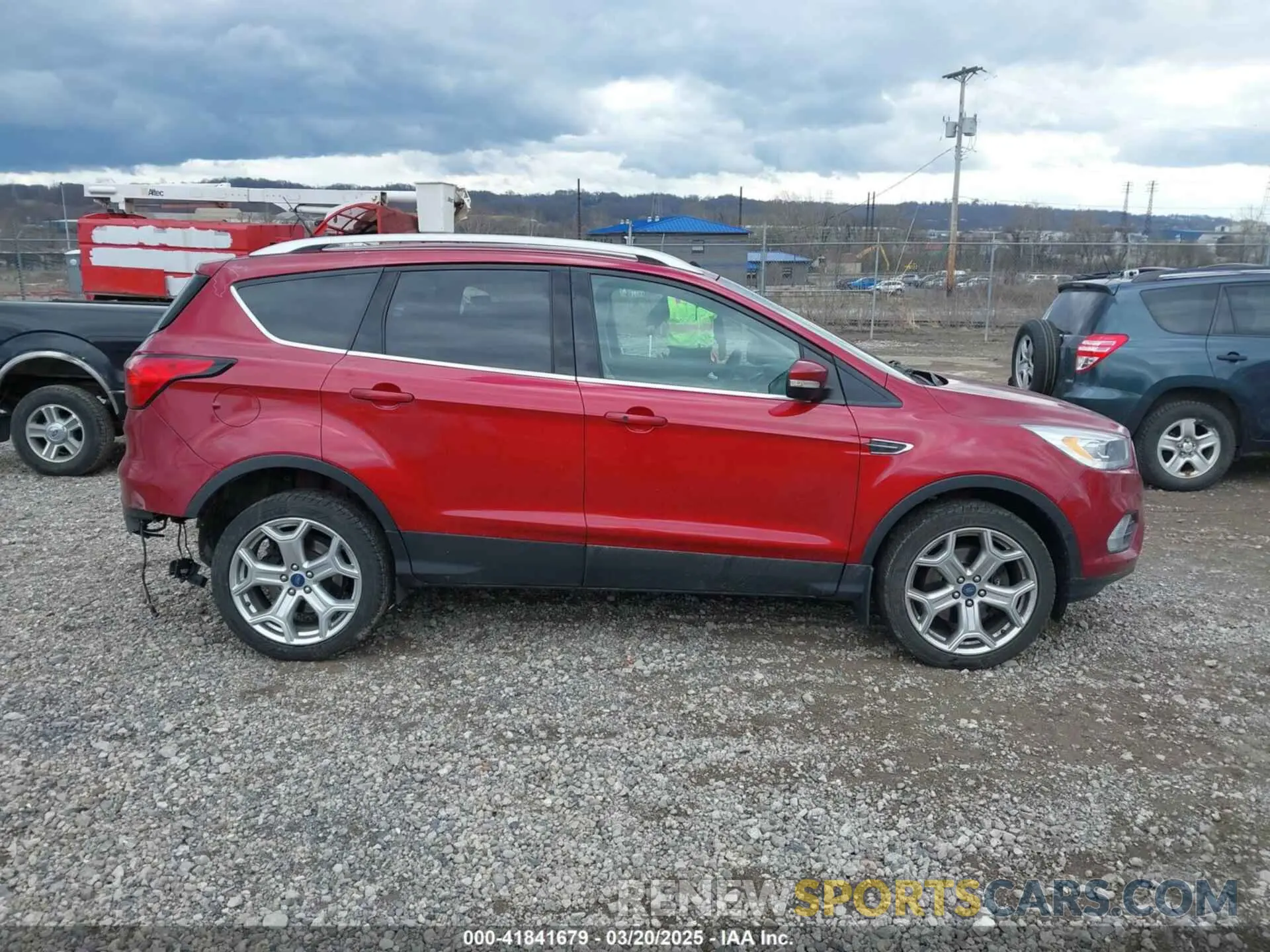 14 Photograph of a damaged car 1FMCU9J90KUC33371 FORD ESCAPE 2019