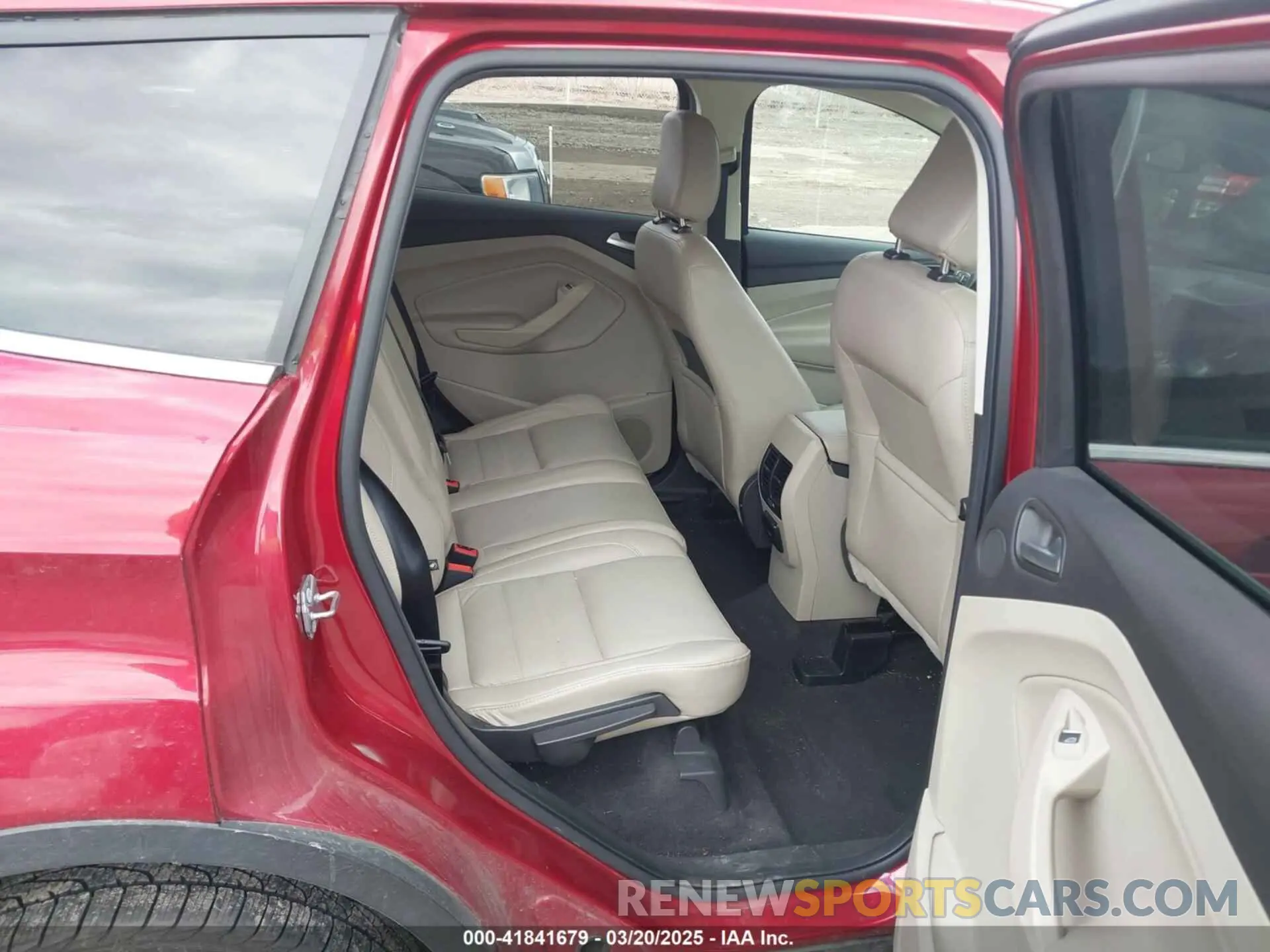 8 Photograph of a damaged car 1FMCU9J90KUC33371 FORD ESCAPE 2019