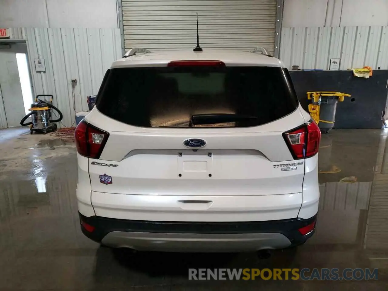 6 Photograph of a damaged car 1FMCU9J91KUB57787 FORD ESCAPE 2019