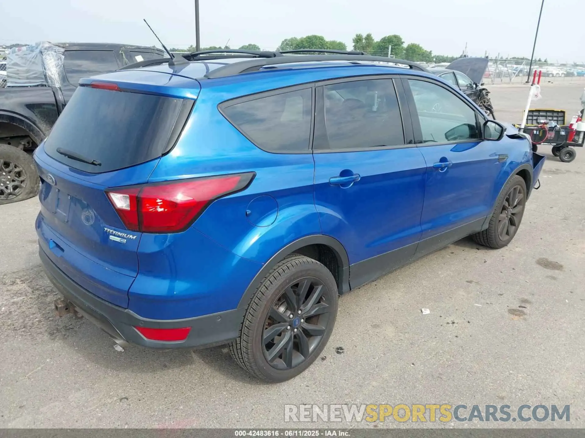 4 Photograph of a damaged car 1FMCU9J91KUB71303 FORD ESCAPE 2019