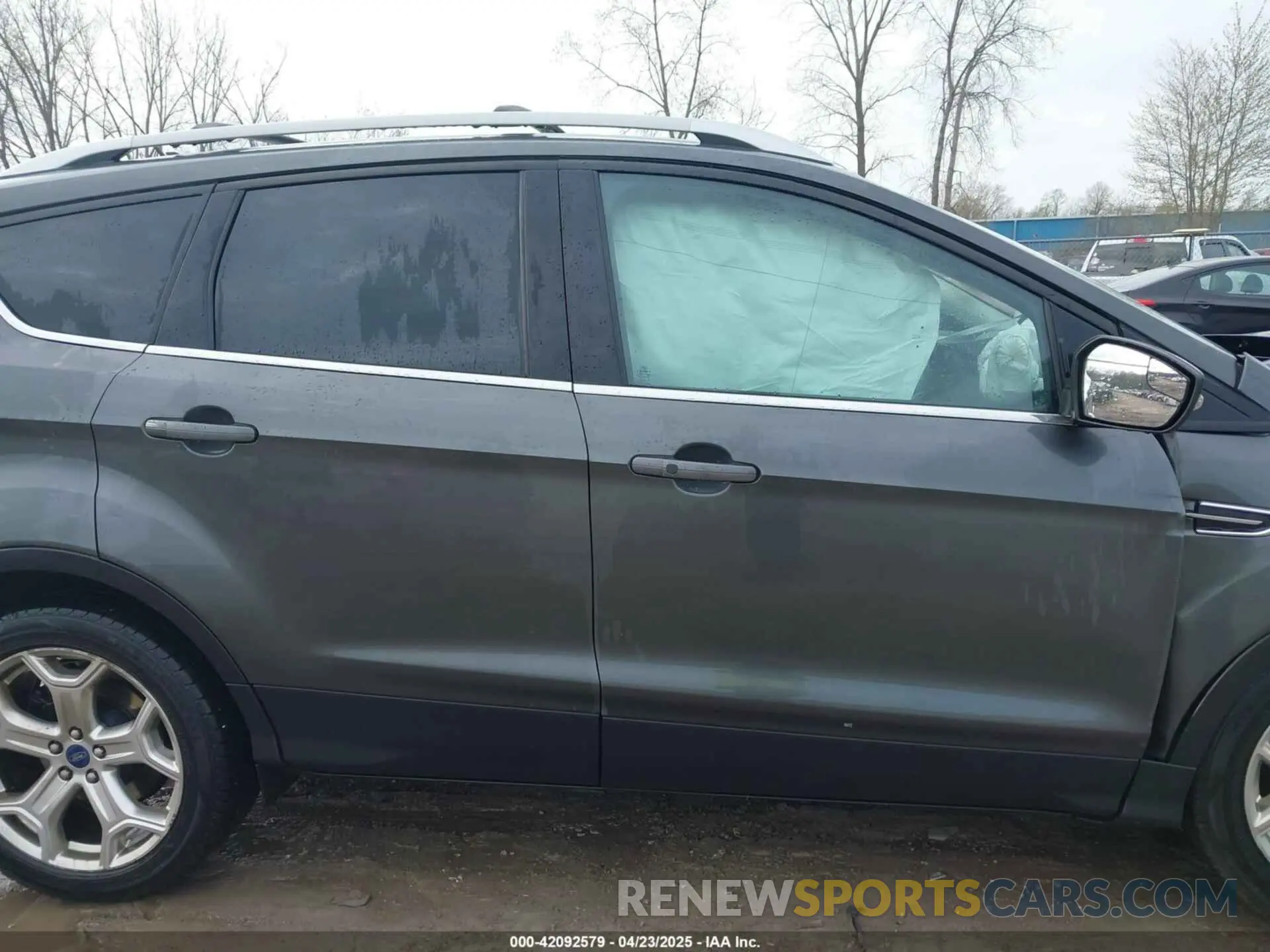 13 Photograph of a damaged car 1FMCU9J92KUA60386 FORD ESCAPE 2019