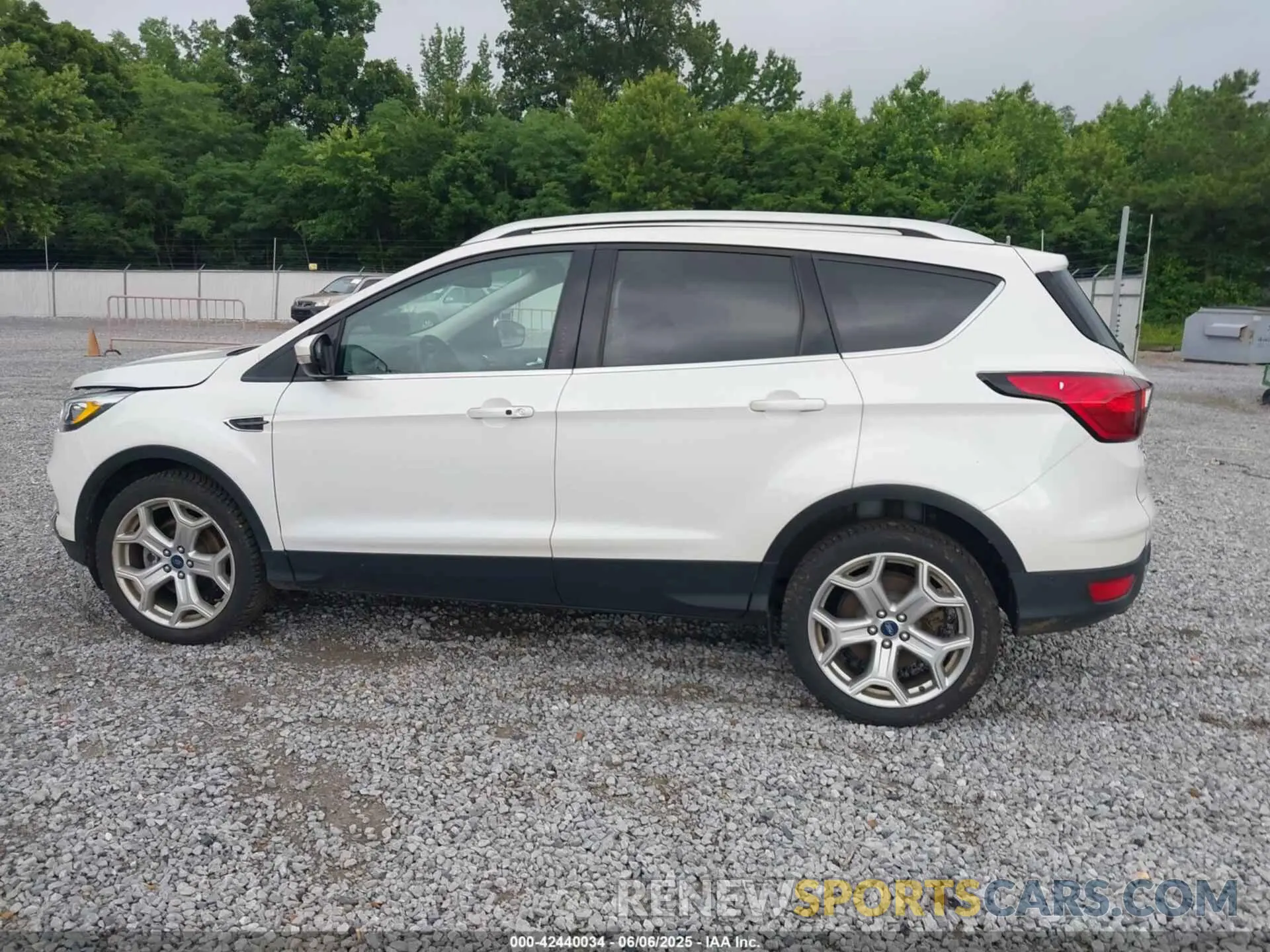 14 Photograph of a damaged car 1FMCU9J93KUA98208 FORD ESCAPE 2019