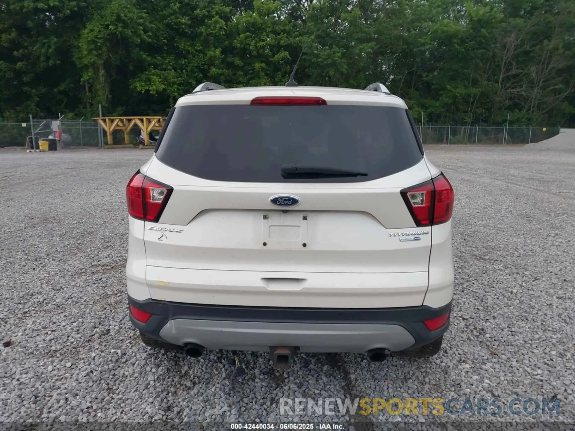 16 Photograph of a damaged car 1FMCU9J93KUA98208 FORD ESCAPE 2019
