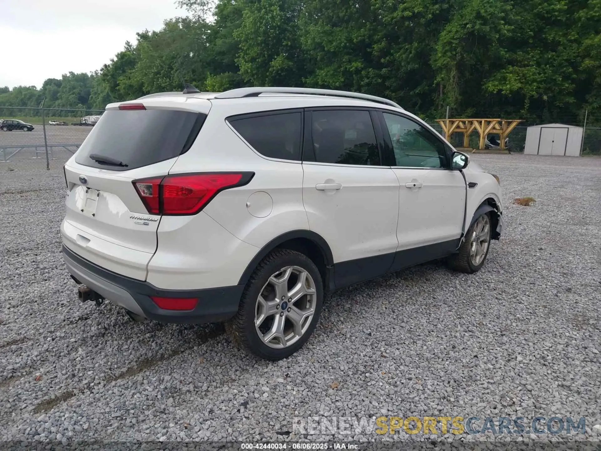 4 Photograph of a damaged car 1FMCU9J93KUA98208 FORD ESCAPE 2019