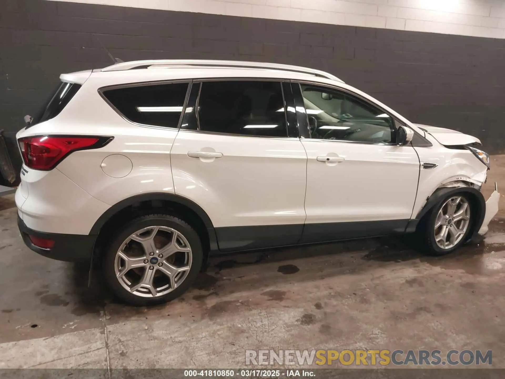 13 Photograph of a damaged car 1FMCU9J94KUA28247 FORD ESCAPE 2019