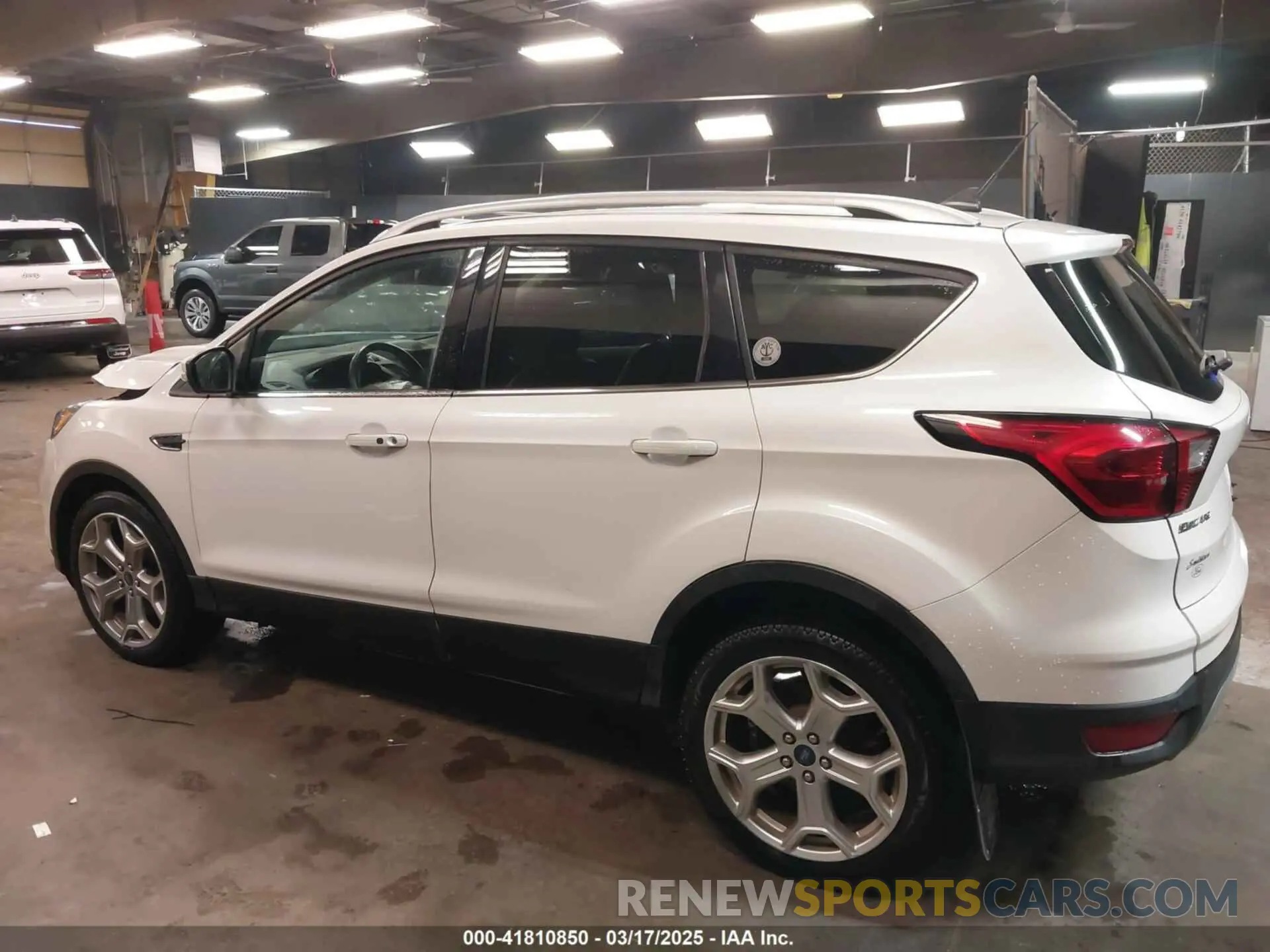 14 Photograph of a damaged car 1FMCU9J94KUA28247 FORD ESCAPE 2019
