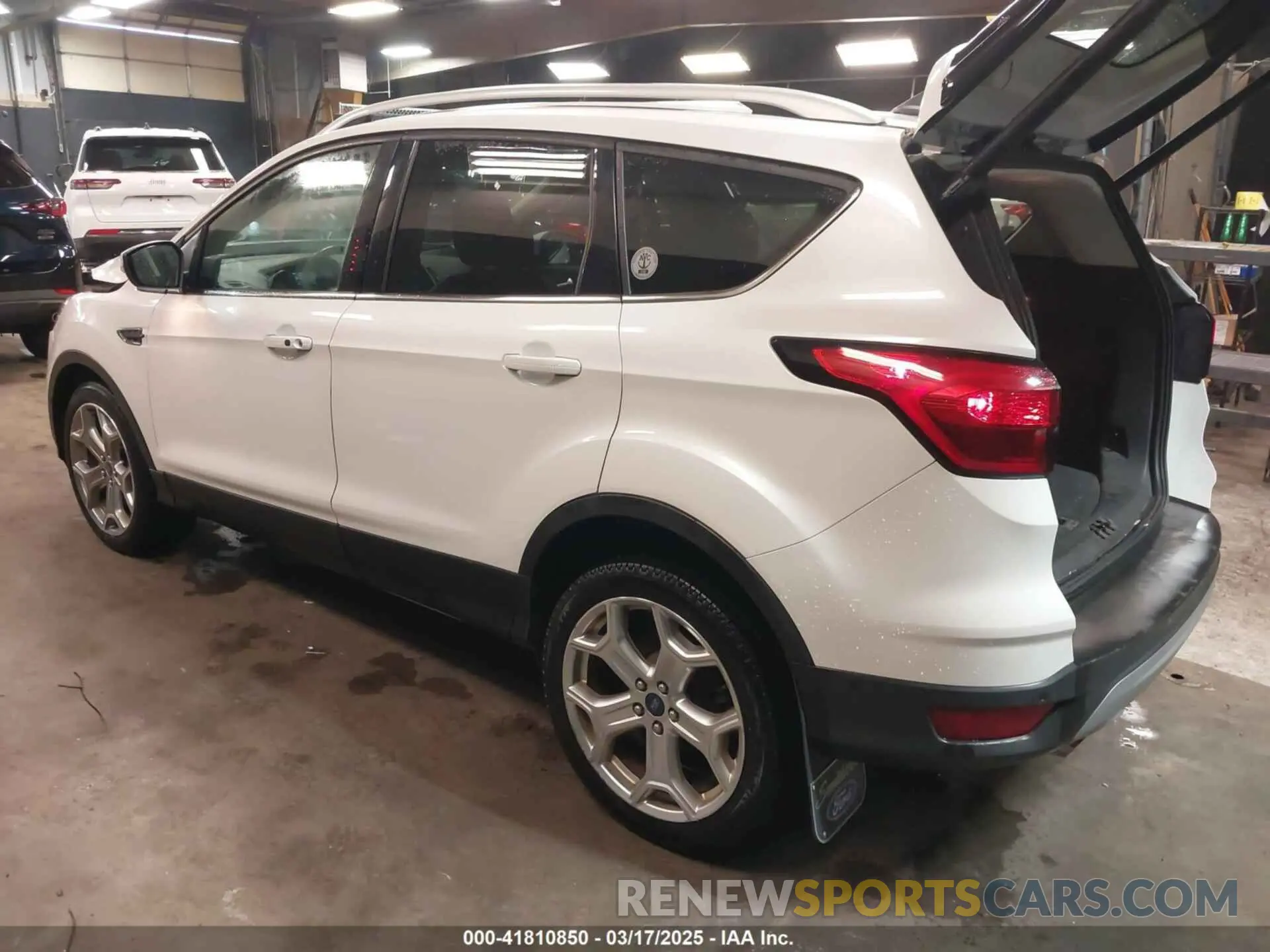 3 Photograph of a damaged car 1FMCU9J94KUA28247 FORD ESCAPE 2019