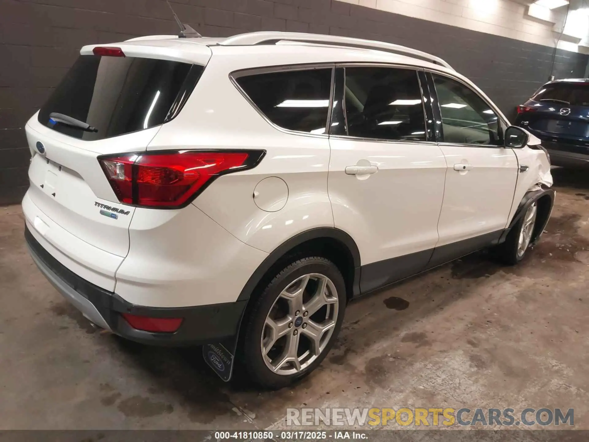 4 Photograph of a damaged car 1FMCU9J94KUA28247 FORD ESCAPE 2019
