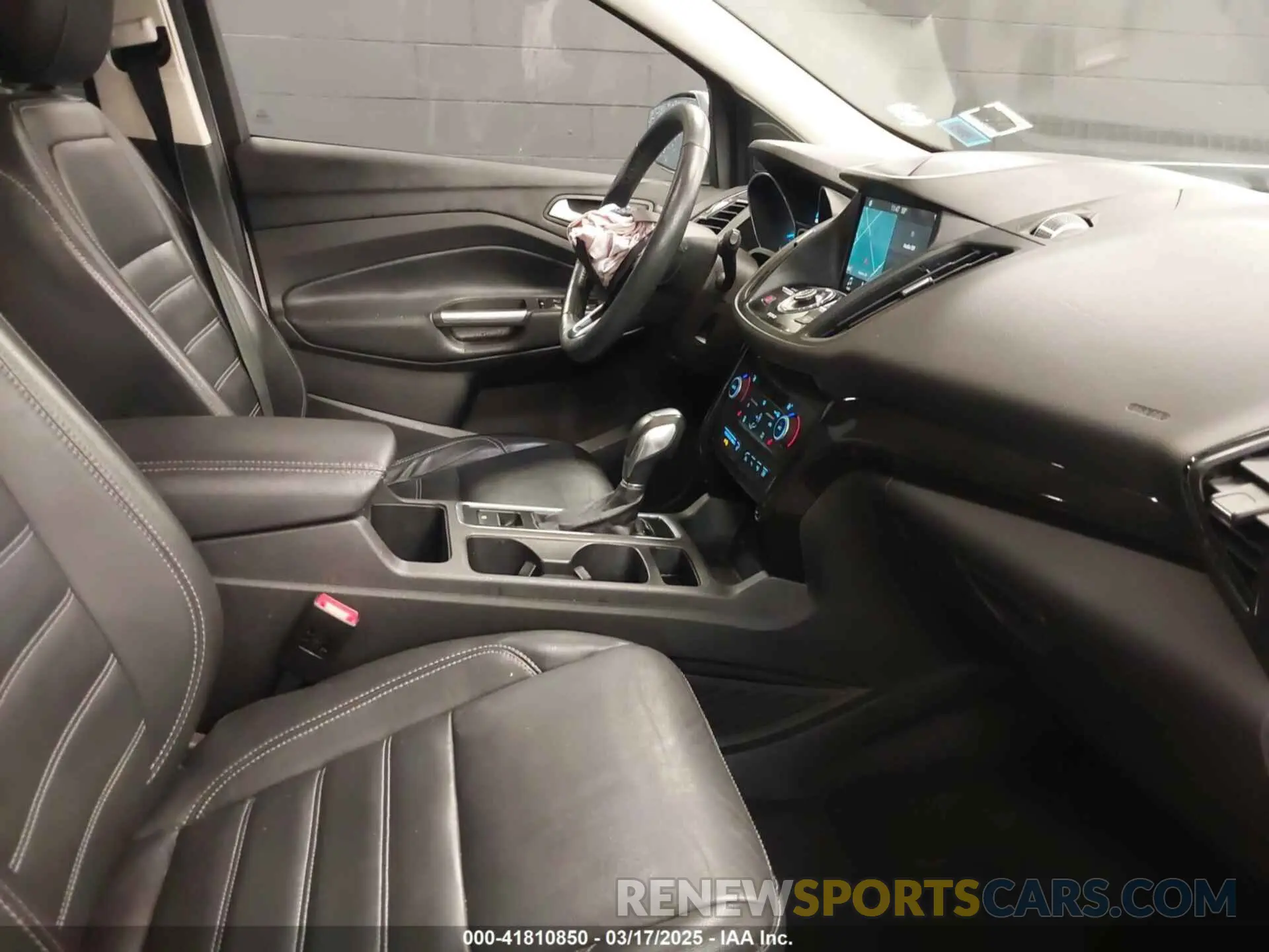 5 Photograph of a damaged car 1FMCU9J94KUA28247 FORD ESCAPE 2019