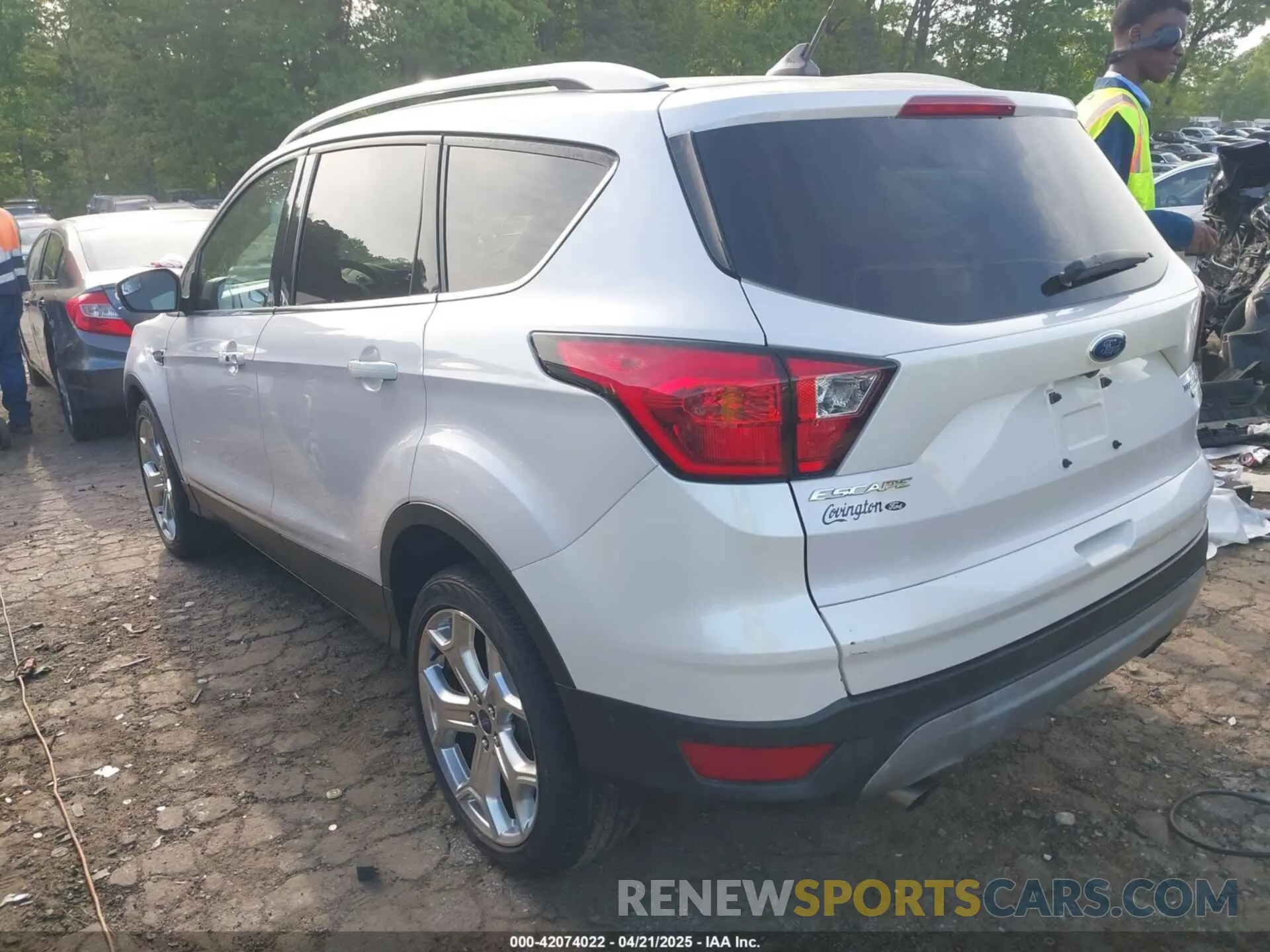 3 Photograph of a damaged car 1FMCU9J94KUA43850 FORD ESCAPE 2019