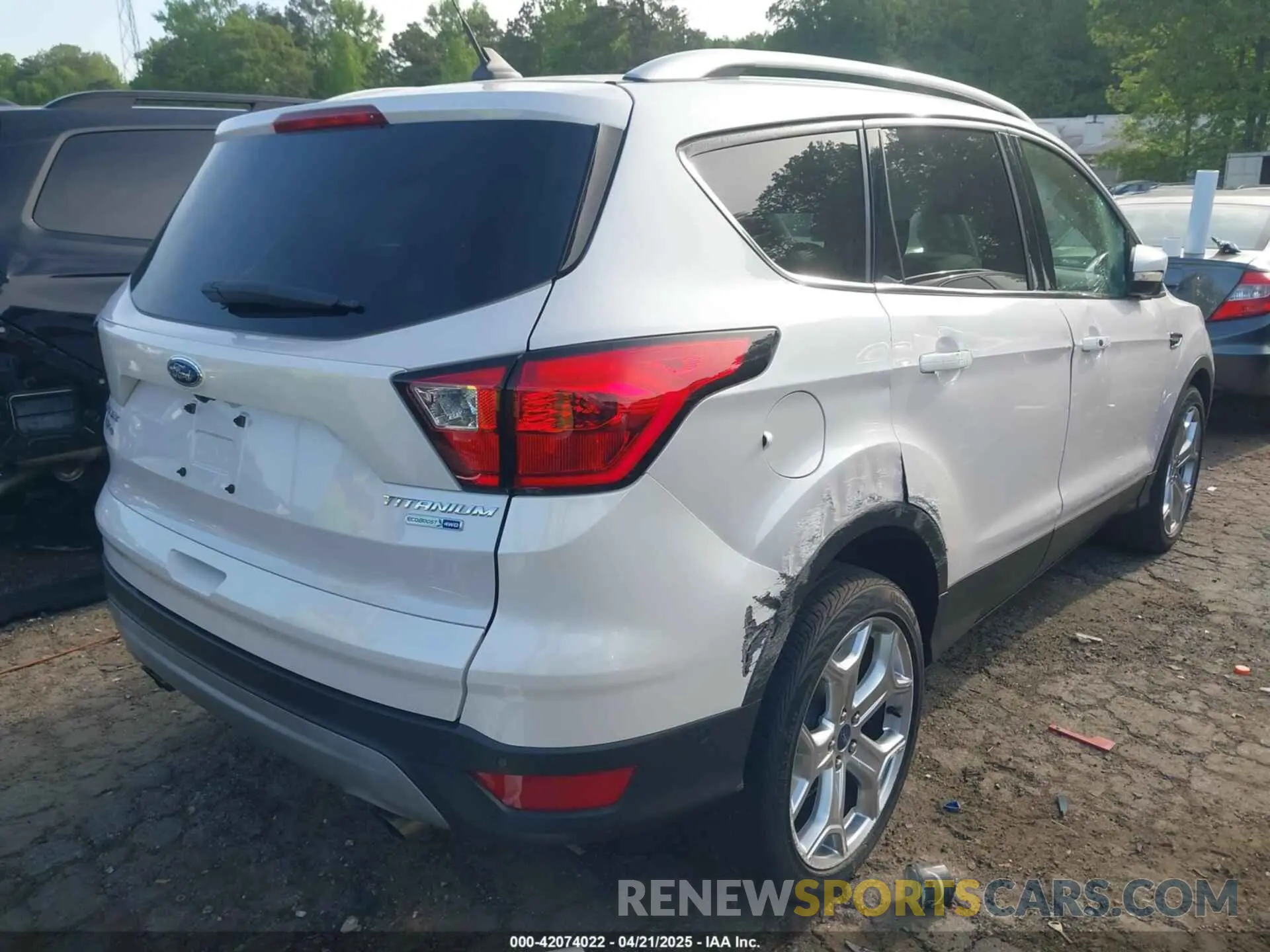 4 Photograph of a damaged car 1FMCU9J94KUA43850 FORD ESCAPE 2019
