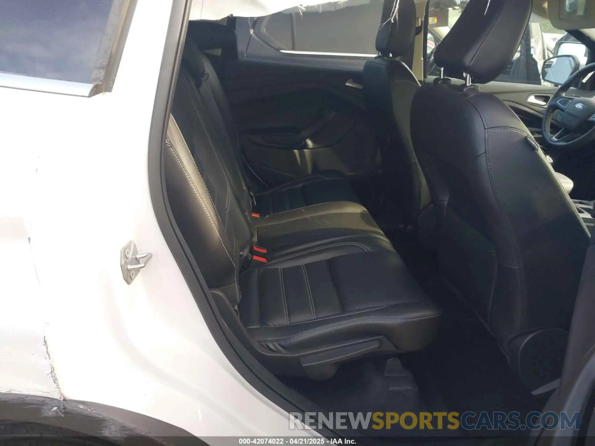 8 Photograph of a damaged car 1FMCU9J94KUA43850 FORD ESCAPE 2019