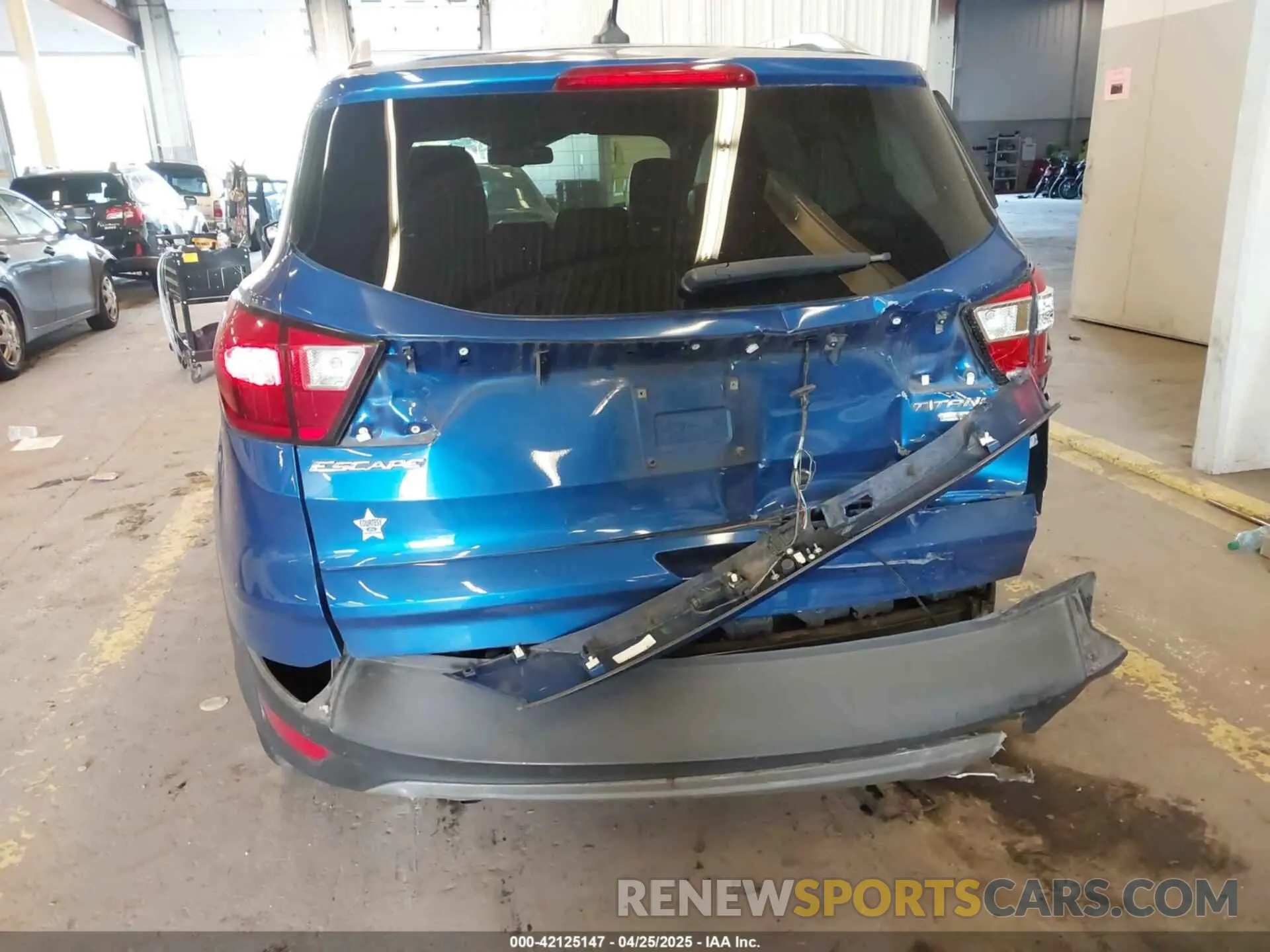17 Photograph of a damaged car 1FMCU9J94KUA55562 FORD ESCAPE 2019