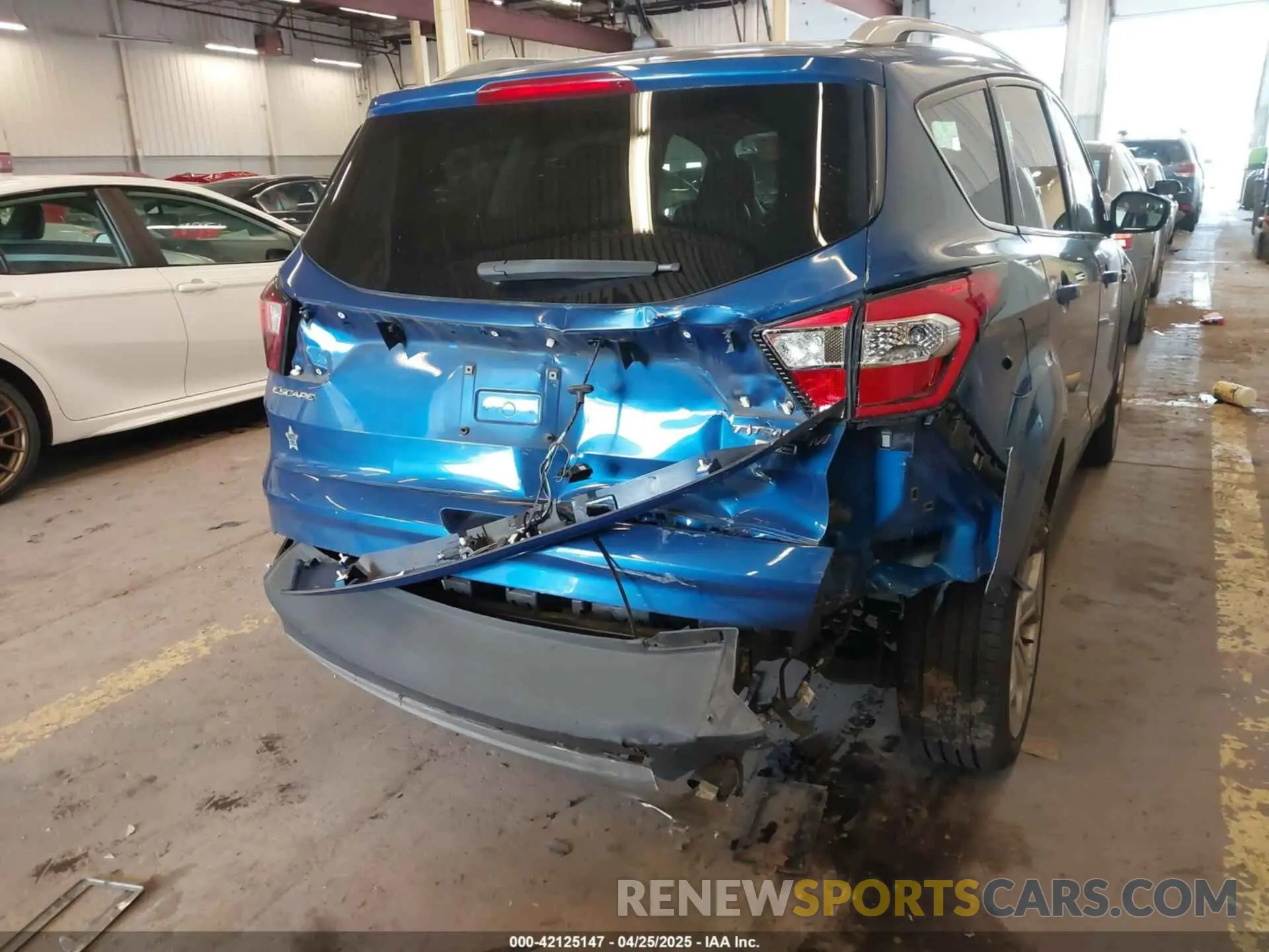 18 Photograph of a damaged car 1FMCU9J94KUA55562 FORD ESCAPE 2019
