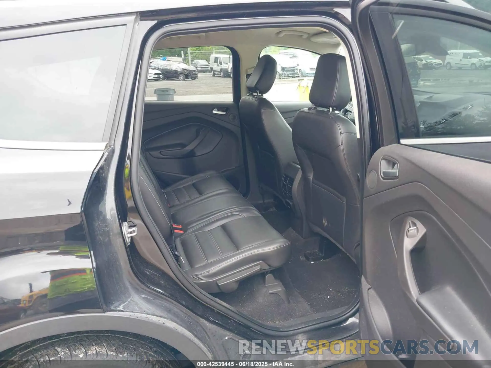 8 Photograph of a damaged car 1FMCU9J95KUA09190 FORD ESCAPE 2019