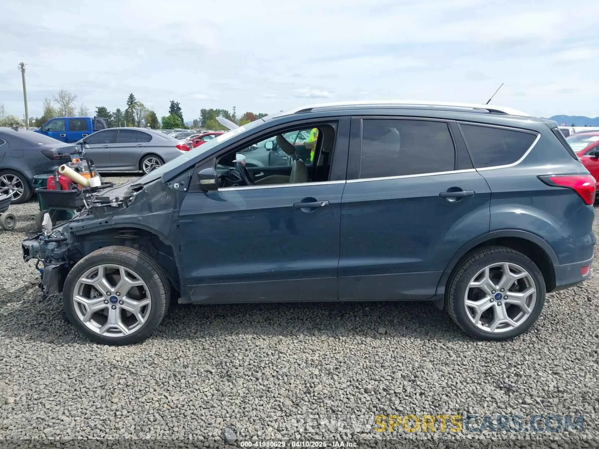 15 Photograph of a damaged car 1FMCU9J95KUC05369 FORD ESCAPE 2019