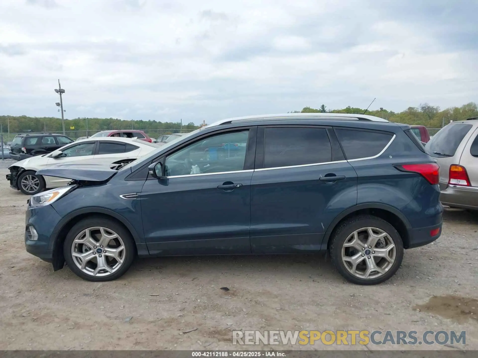 14 Photograph of a damaged car 1FMCU9J95KUC19062 FORD ESCAPE 2019