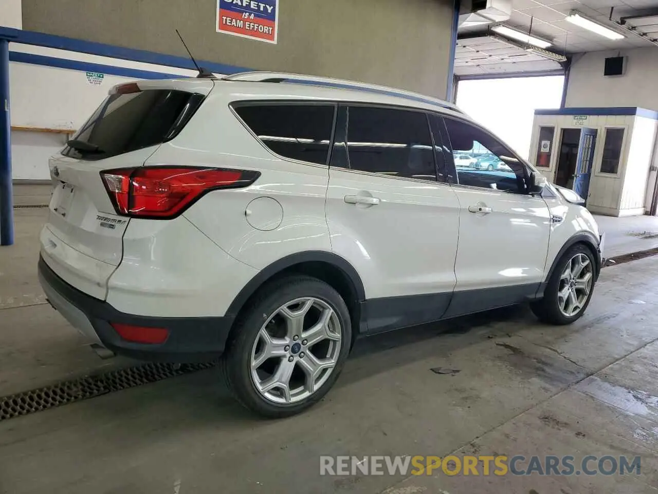 3 Photograph of a damaged car 1FMCU9J96KUC15909 FORD ESCAPE 2019