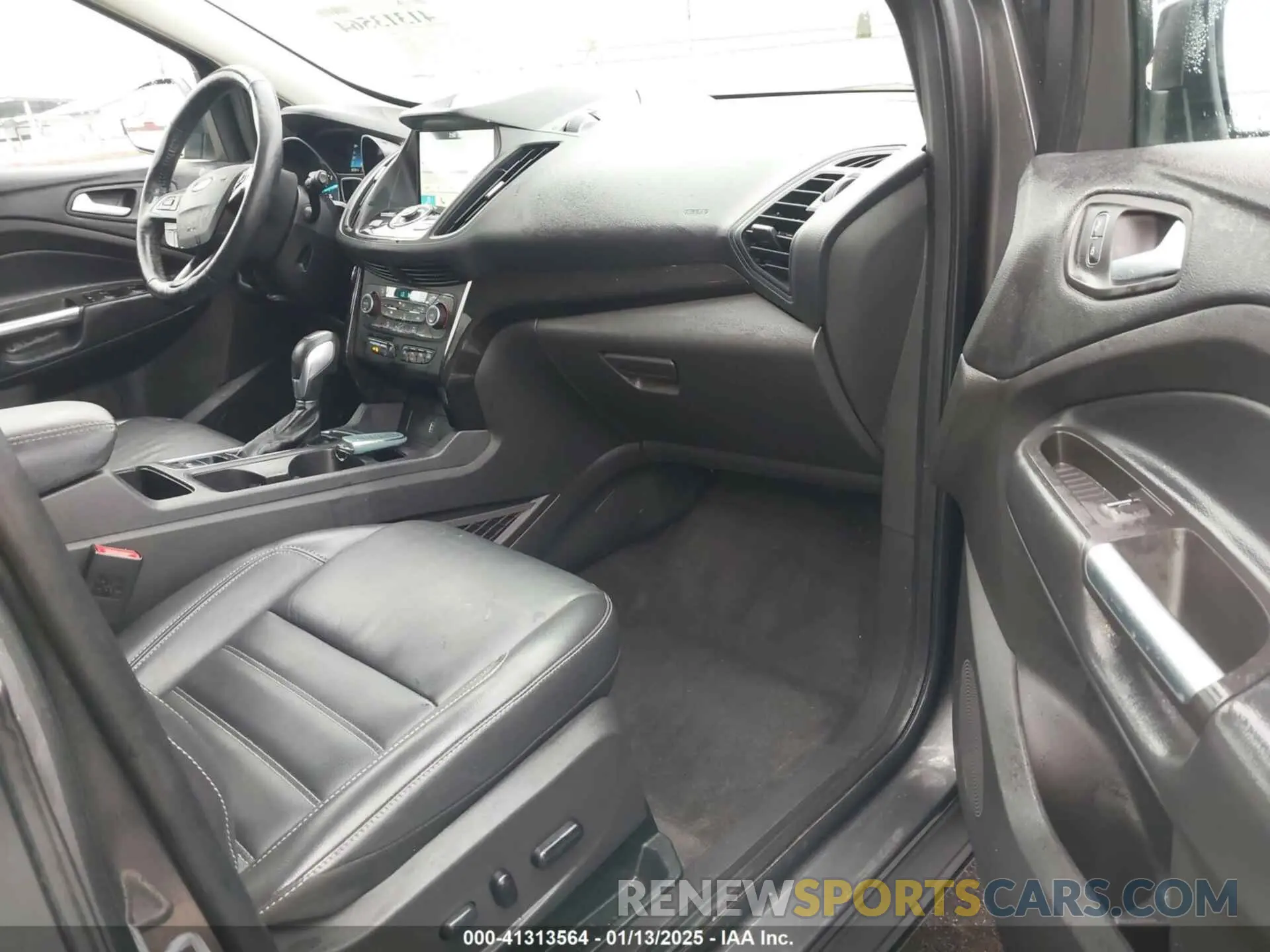 5 Photograph of a damaged car 1FMCU9J97KUC05504 FORD ESCAPE 2019