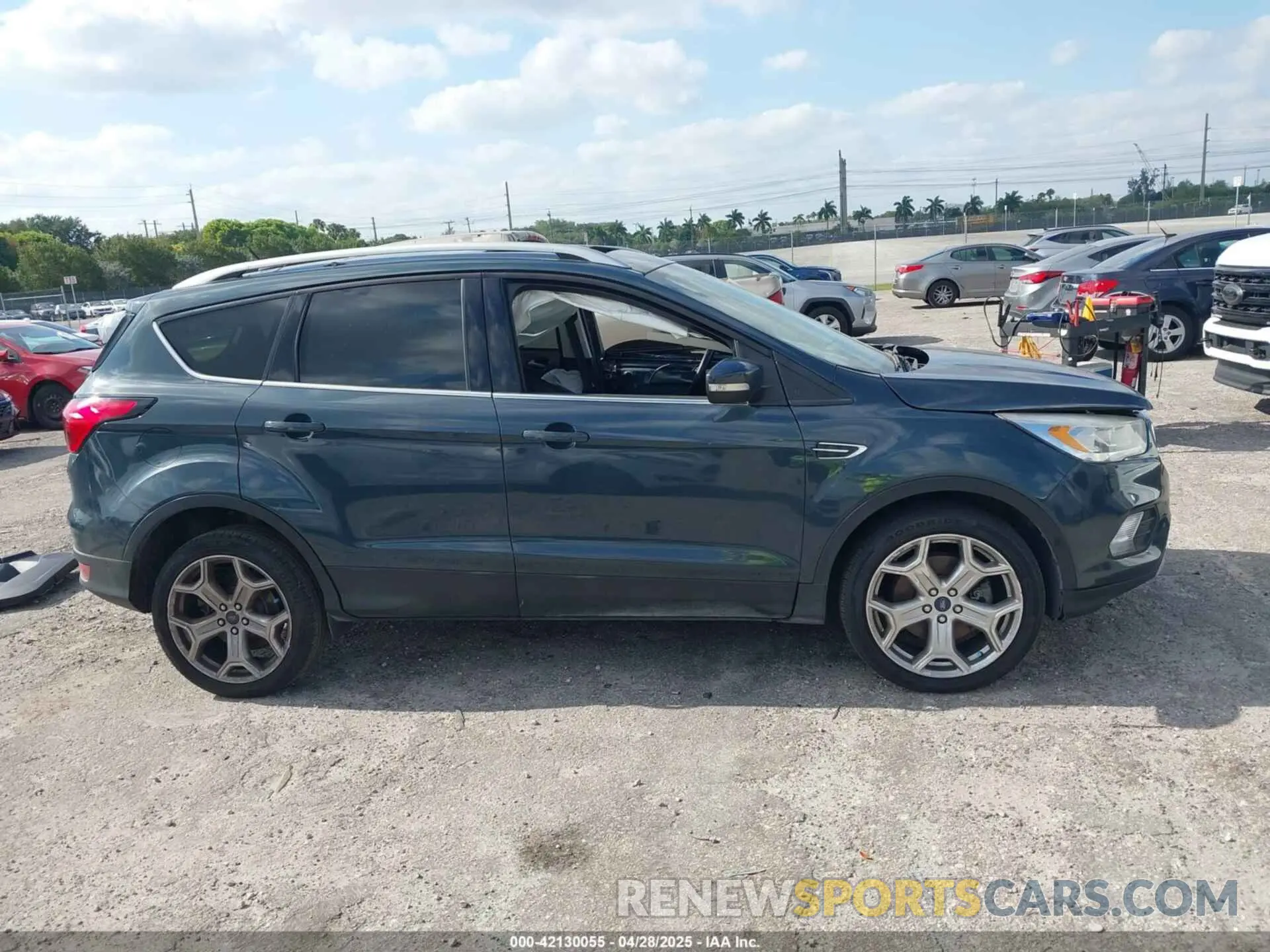14 Photograph of a damaged car 1FMCU9J98KUA09510 FORD ESCAPE 2019