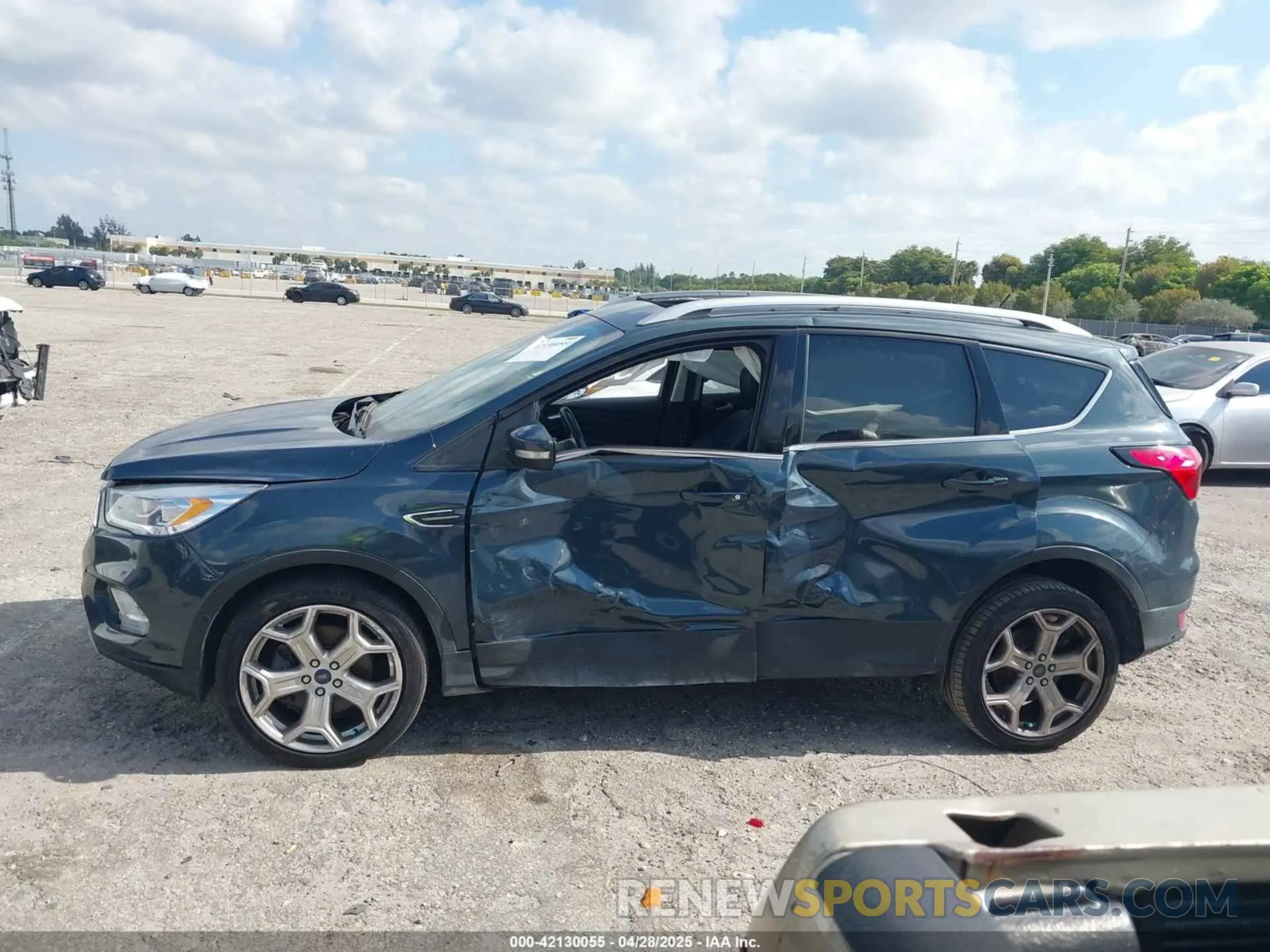 15 Photograph of a damaged car 1FMCU9J98KUA09510 FORD ESCAPE 2019