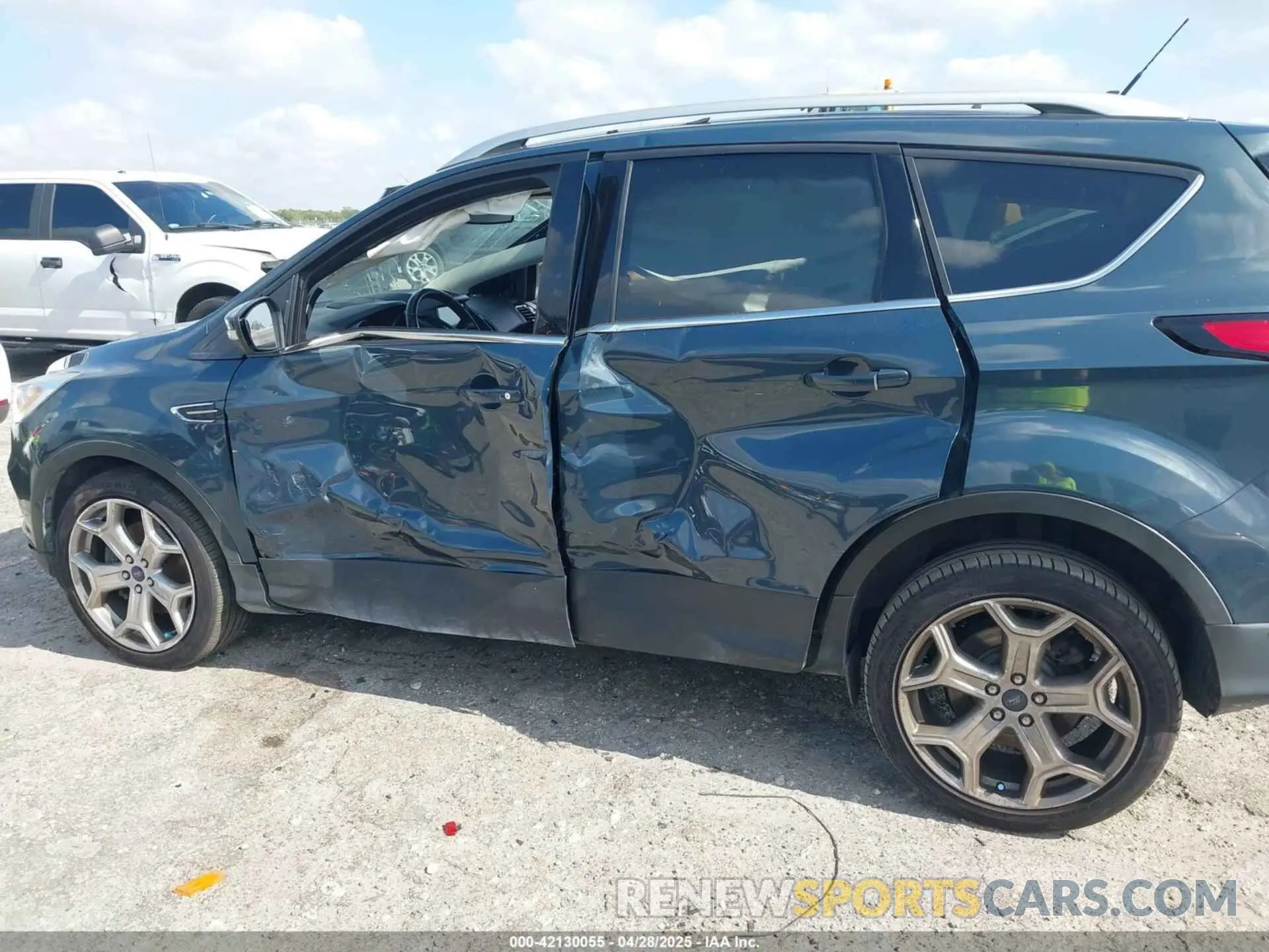 19 Photograph of a damaged car 1FMCU9J98KUA09510 FORD ESCAPE 2019