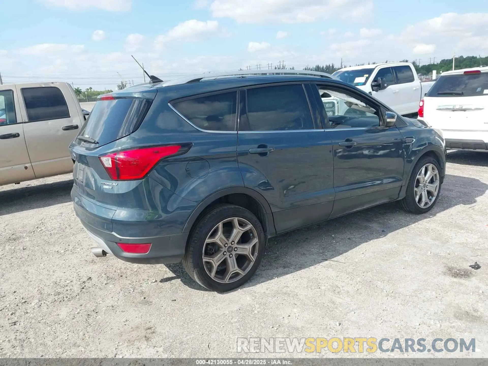 4 Photograph of a damaged car 1FMCU9J98KUA09510 FORD ESCAPE 2019